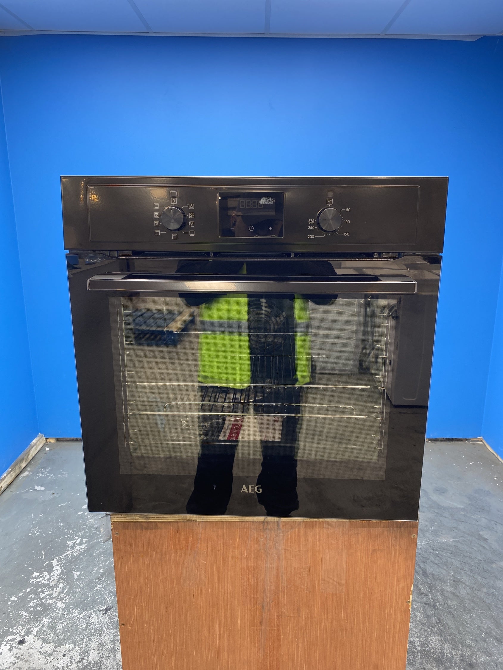 #GRC-155-907 - AEG BEX335011B 3000 SurroundCook Aqua Clean Built-in Oven