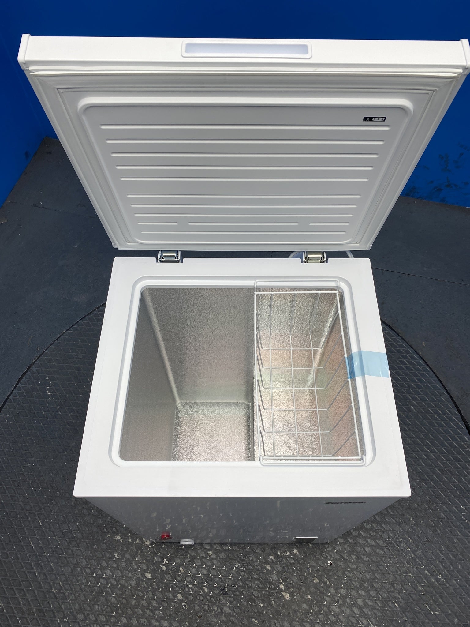 COMFEE' RCC100WH2E 99L Chest Freezer with Digital Control