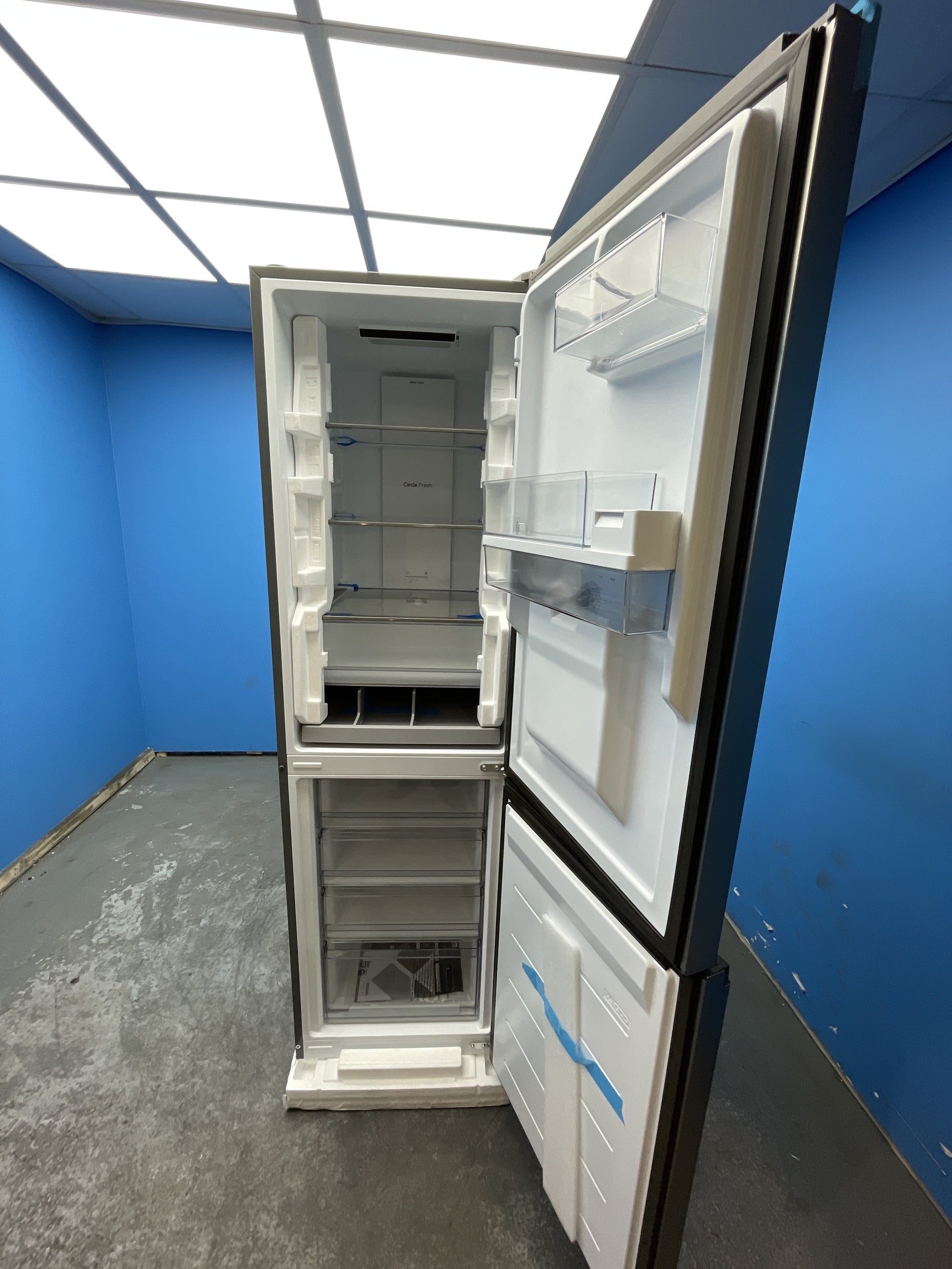 #GRC-163-448 - Hoover 55cm 50/50 Total No Frost Fridge Freezer – 303L Capacity, Non-Plumbed Water Dispenser, Inox