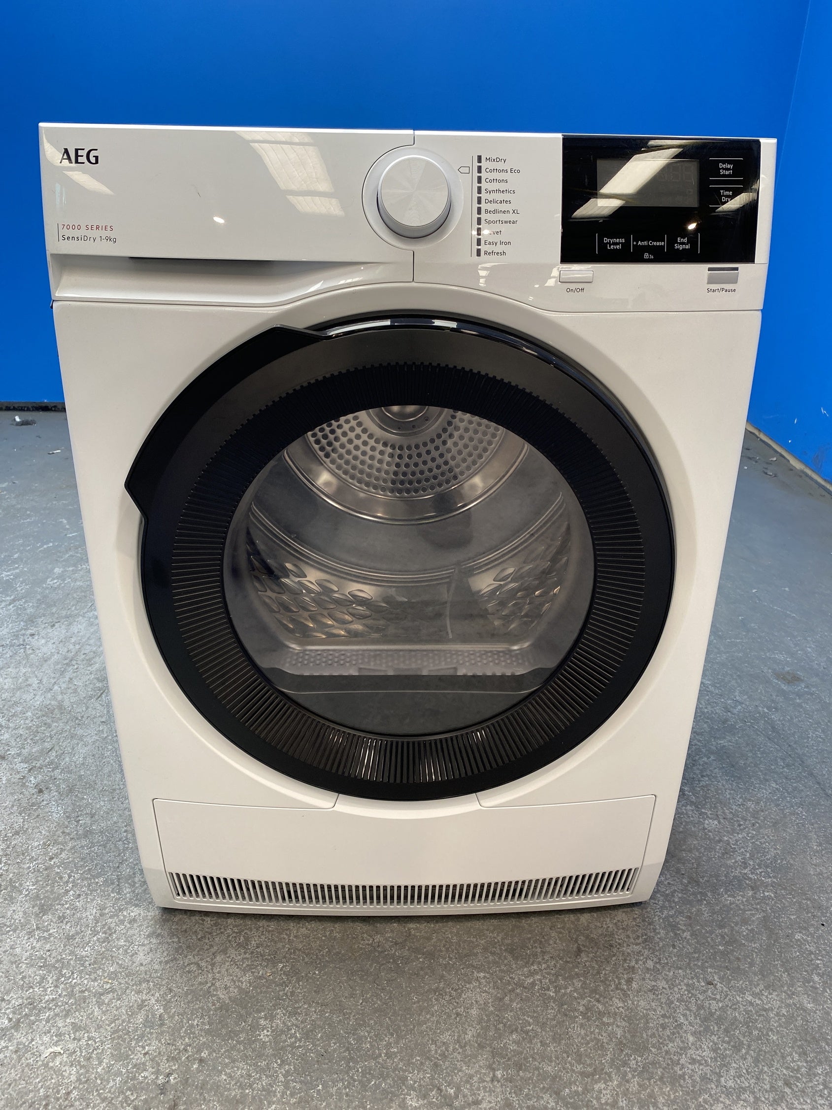 #GRC-158-189 - AEG TR719A4B 7000 Series SensiDry 9kg Heat Pump Tumble Dryer