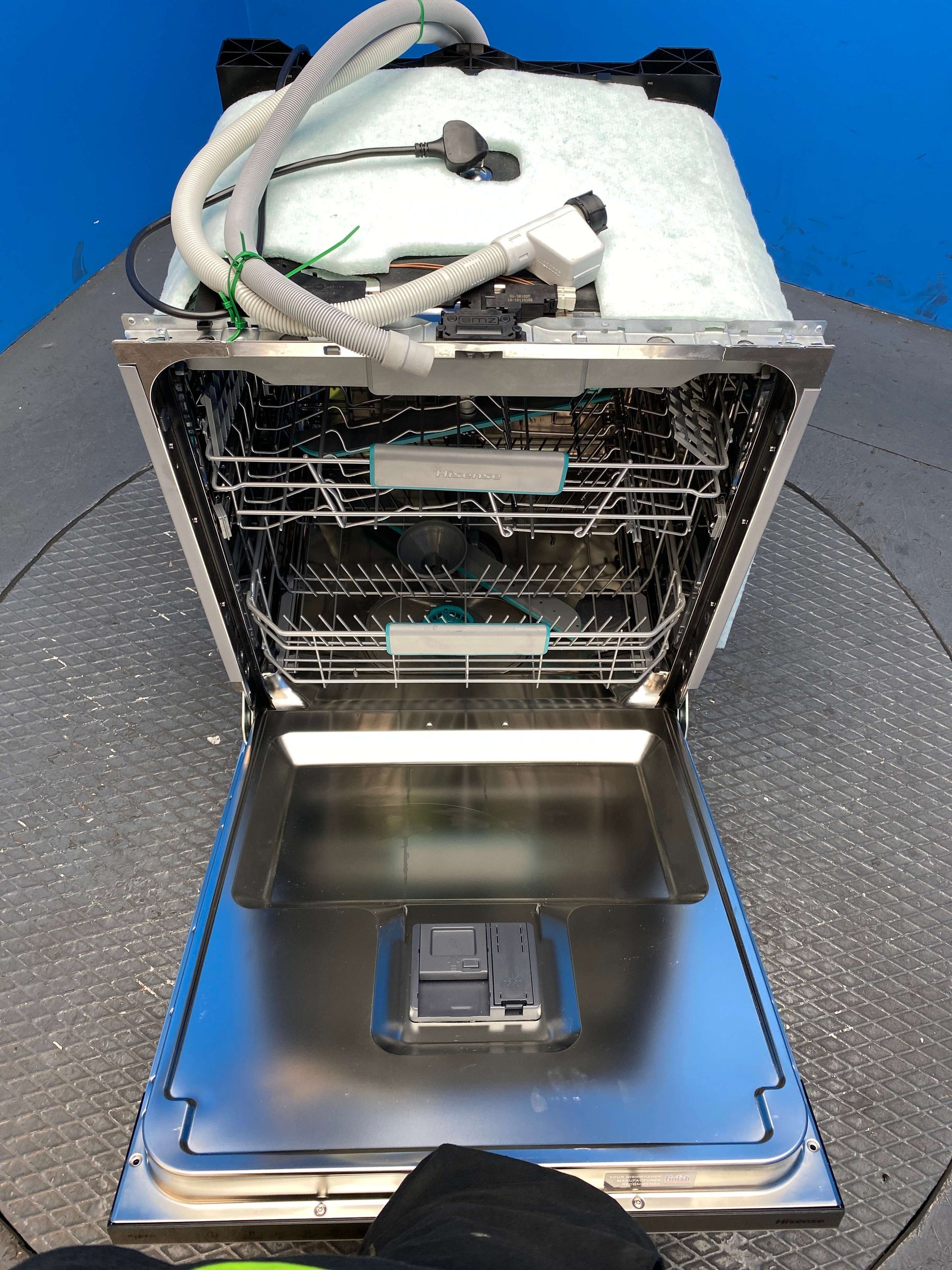 Hisense HV16CUK 16 Place Setting Integrated Dishwasher