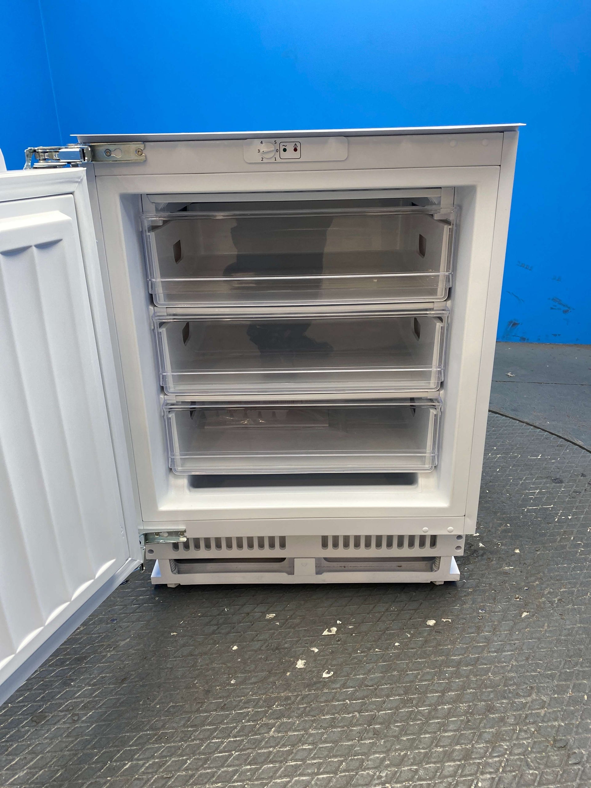 Iberna IUS68EWK Under Counter 95 Litre Larder Fridge