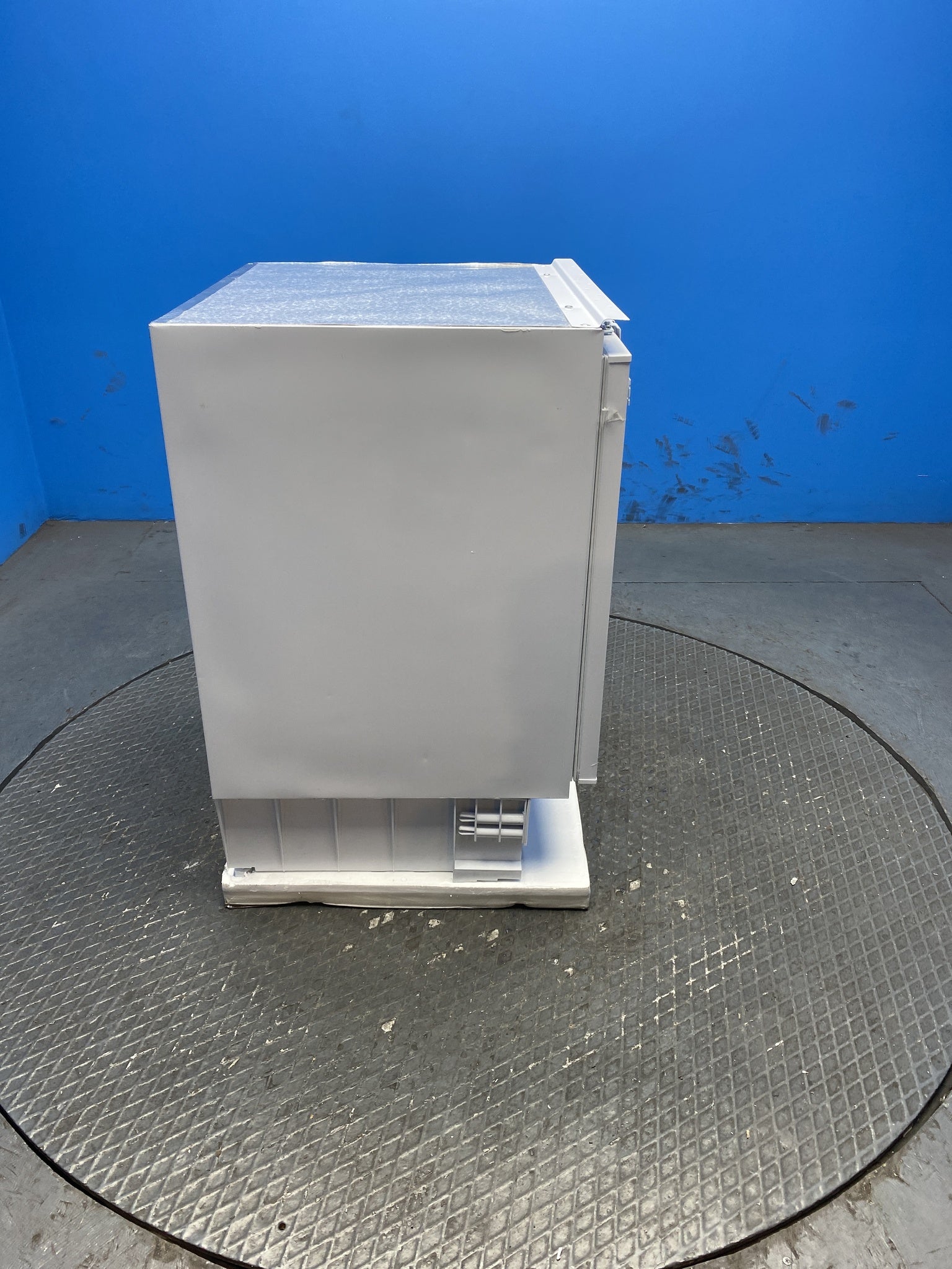 Candy CMLS68EWK Integrated 135L Under Counter Fridge