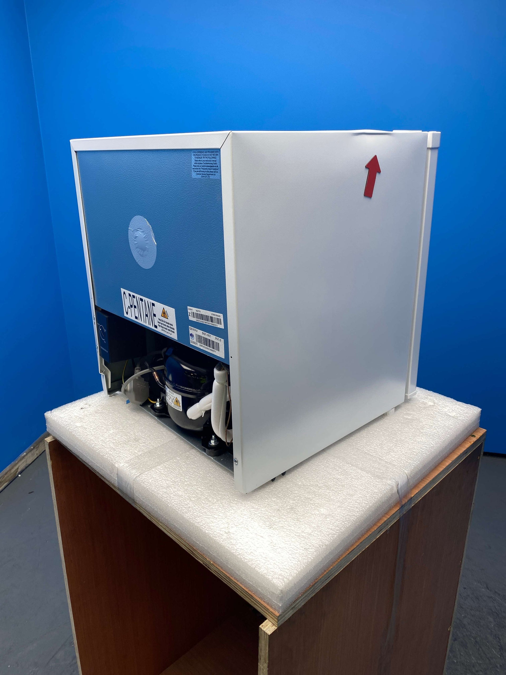 Igenix IG3751 33 Litre Table Top Lockable Mini Freezer