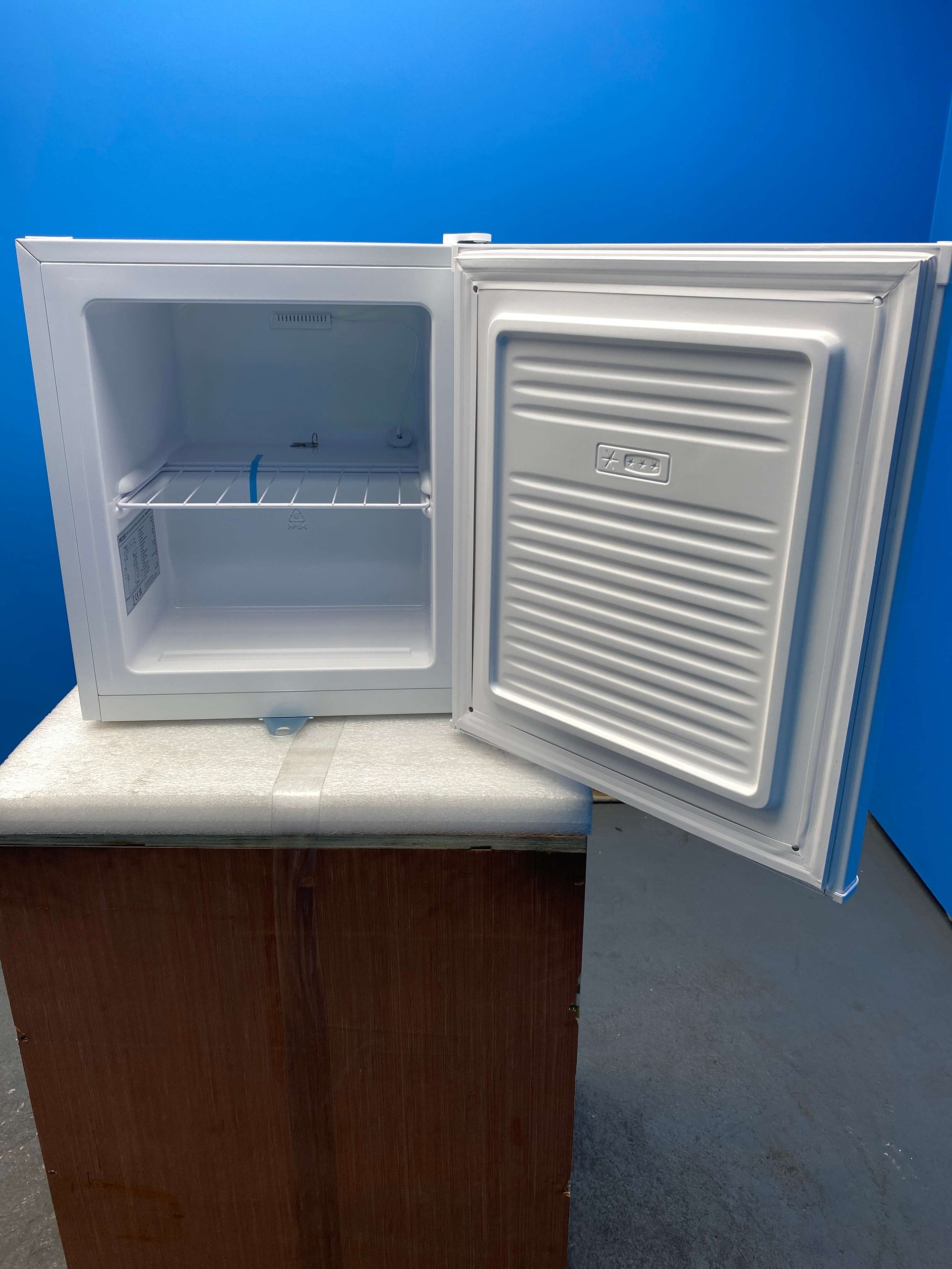 Prodex PX3751W 33 Litre Table Top Mini Freezer