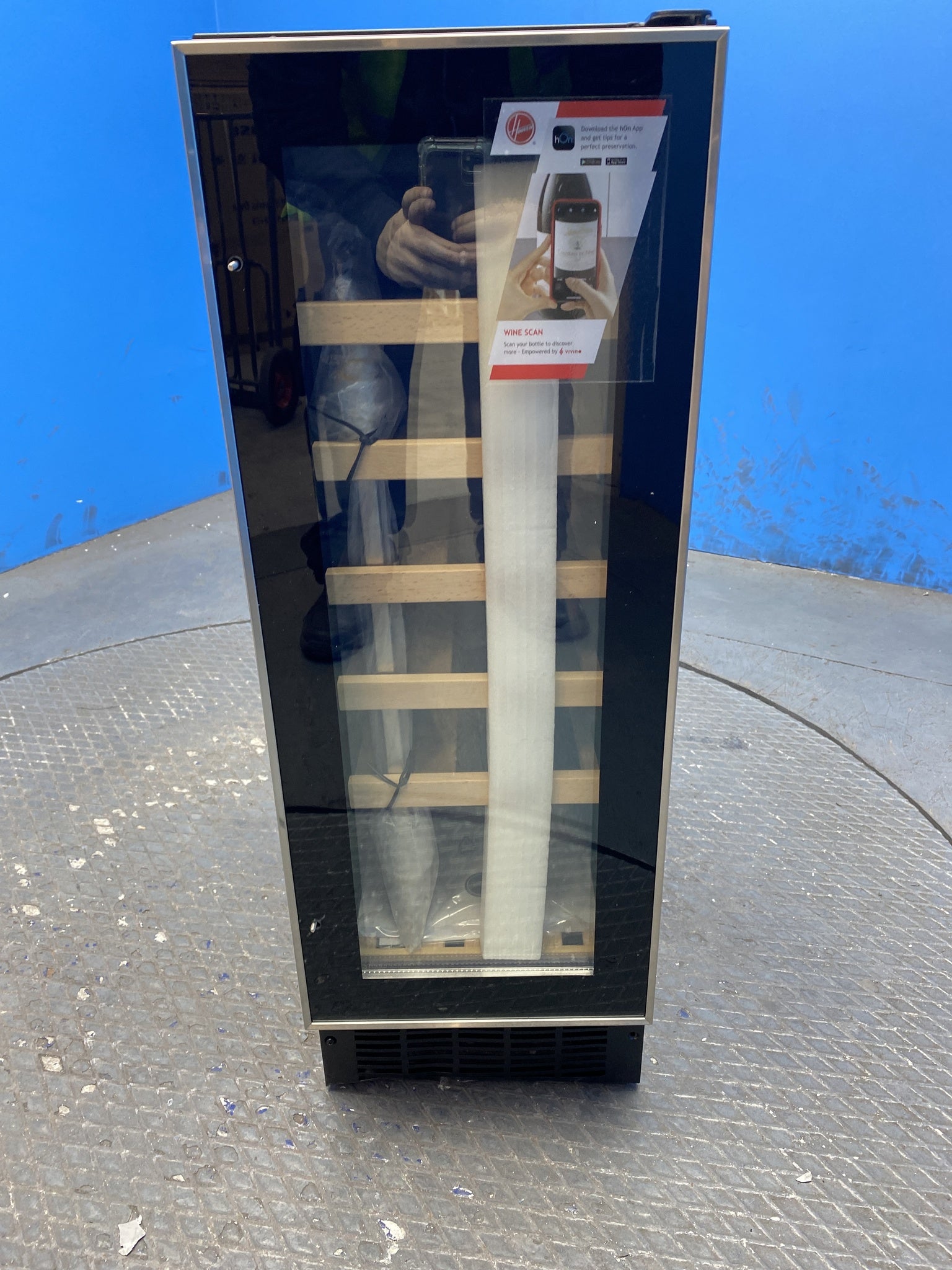 Hoover HWCB30UK/N 20 Bottles Wine Cooler