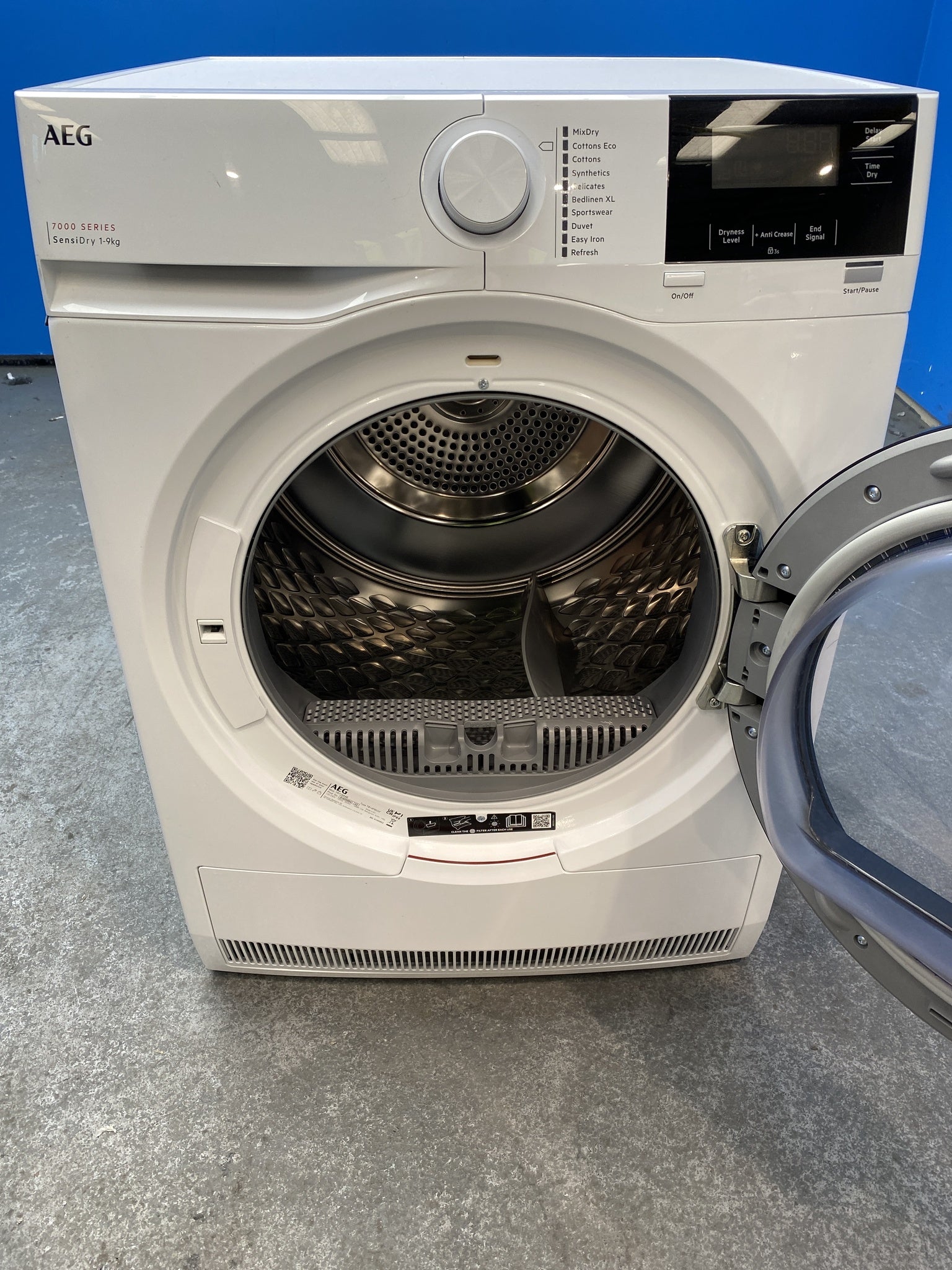 #GRC-158-189 - AEG TR719A4B 7000 Series SensiDry 9kg Heat Pump Tumble Dryer