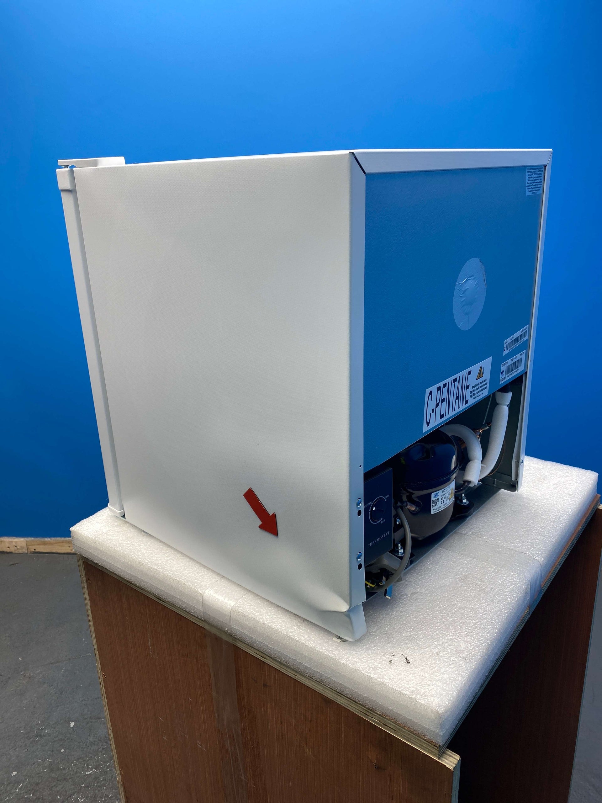 Igenix IG3751 33 Litre Table Top Lockable Mini Freezer