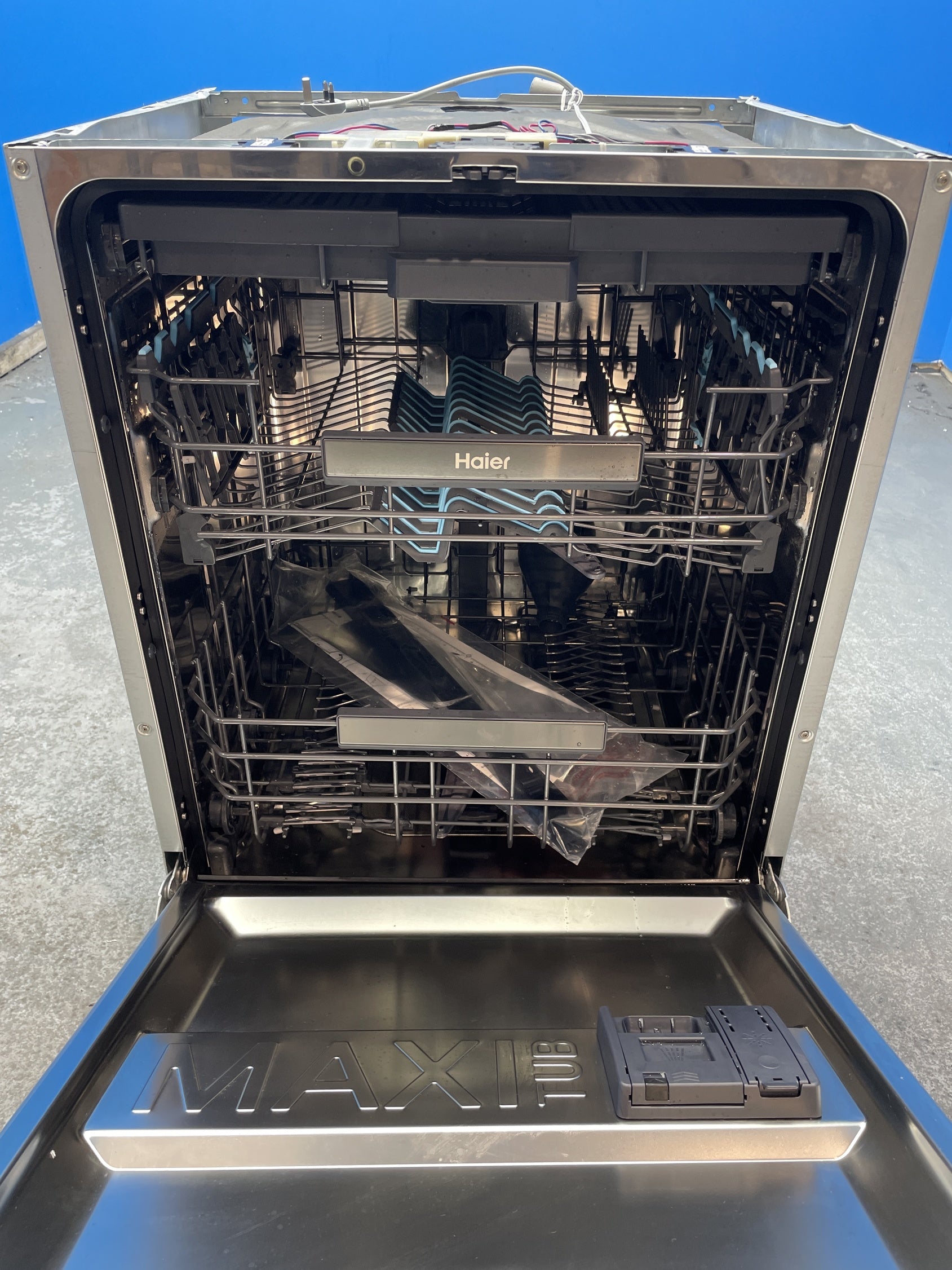 #GRC-157-924 - Haier XI 6C4S3FSB-80 Integrated 16 Place Dishwasher with Wi-Fi