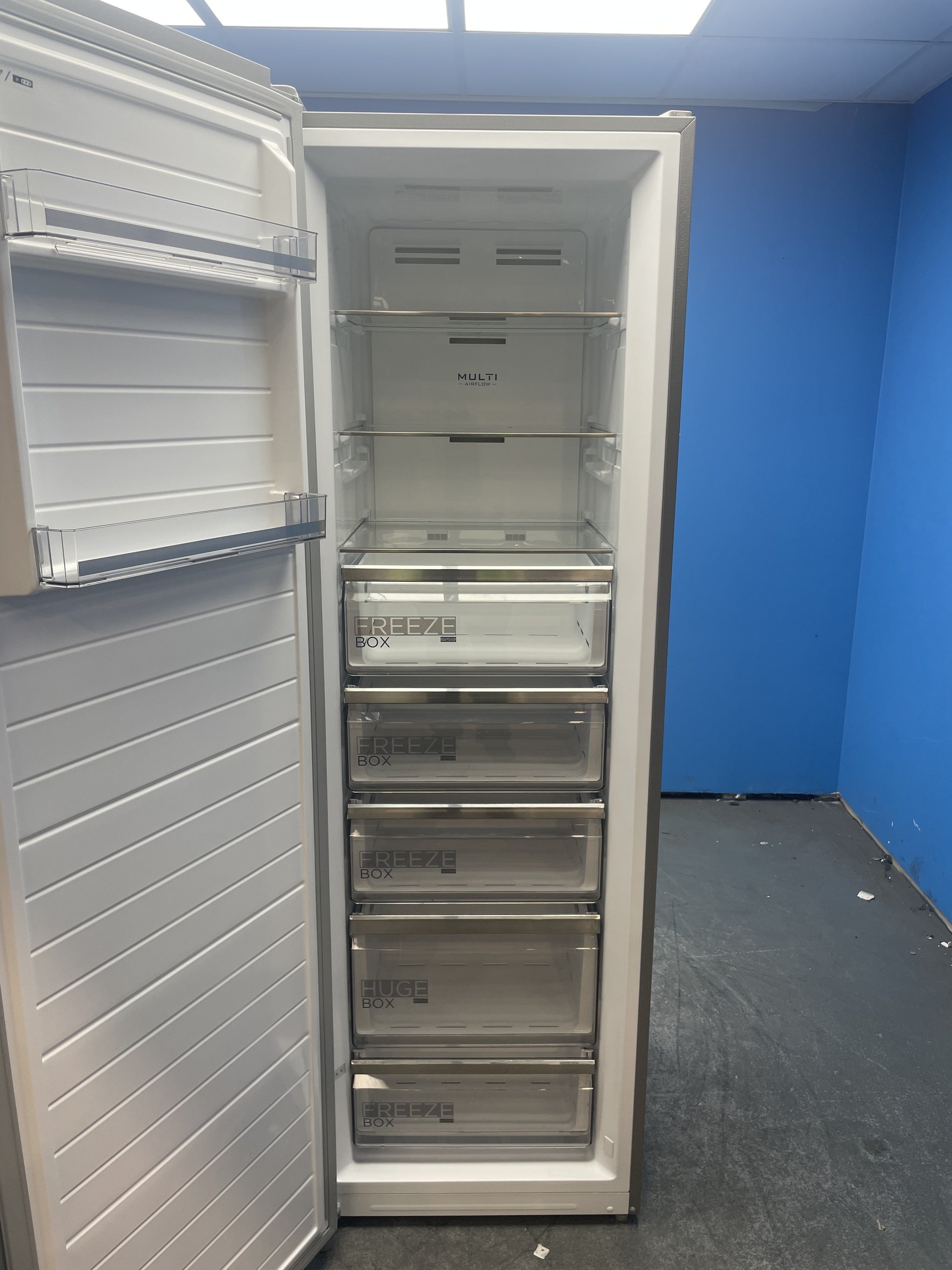 #GRC-158-802 - Midea MDRU385MTE46 185cm Frost Free Upright Freezer