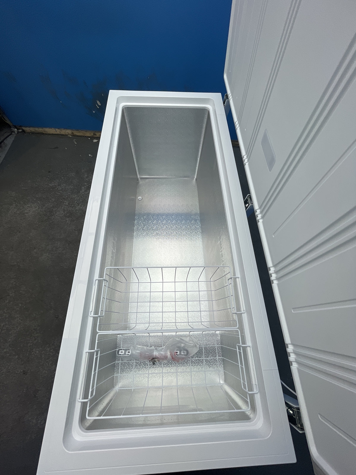 #GRC-163-165 - Hisense FC650D4AWLYE 500L Outbuilding Static Chest Freezer