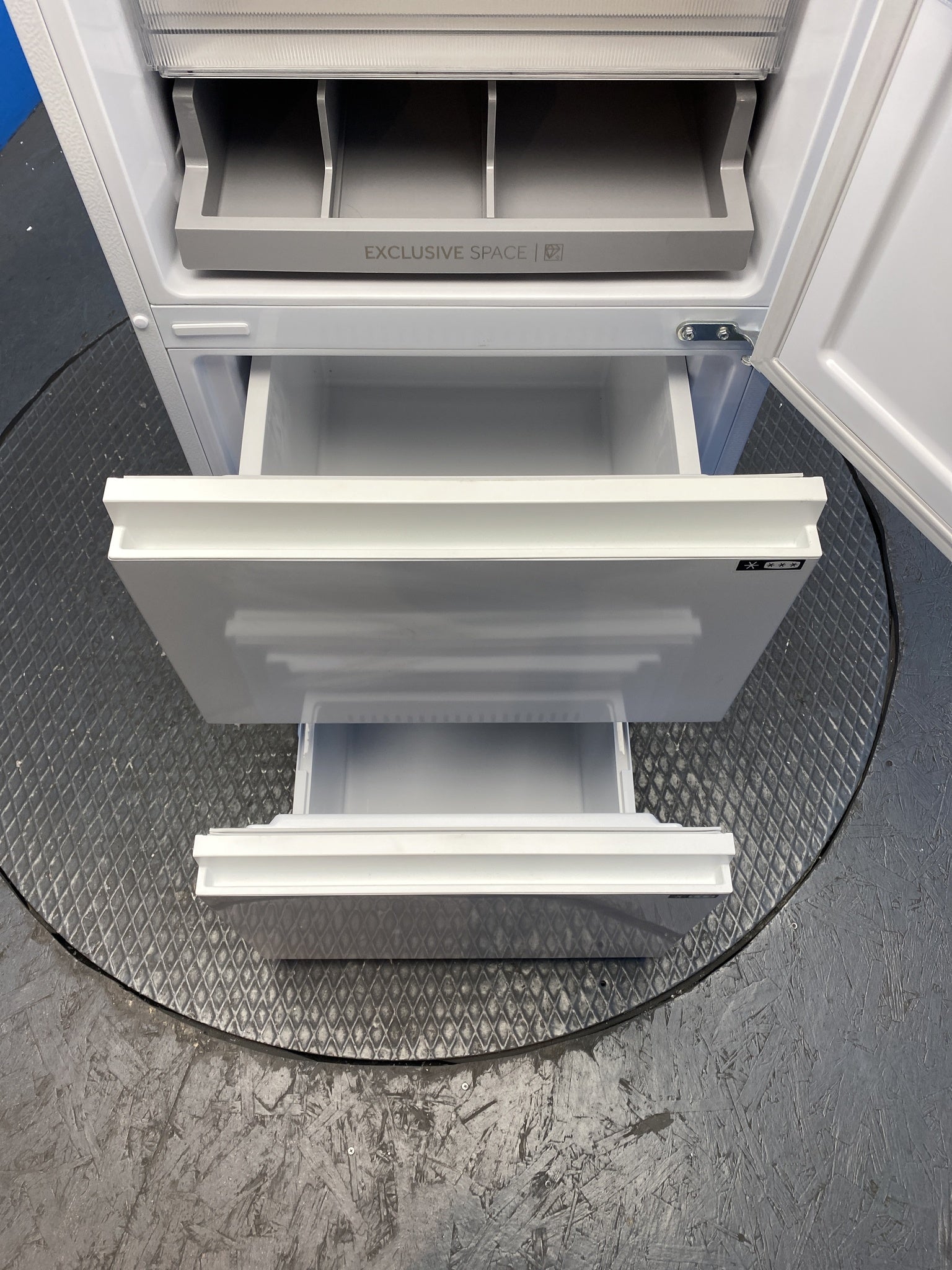 Haier 3D 55 Series 3 HTR3518ENMWK 60/40 Fridge Freezer
