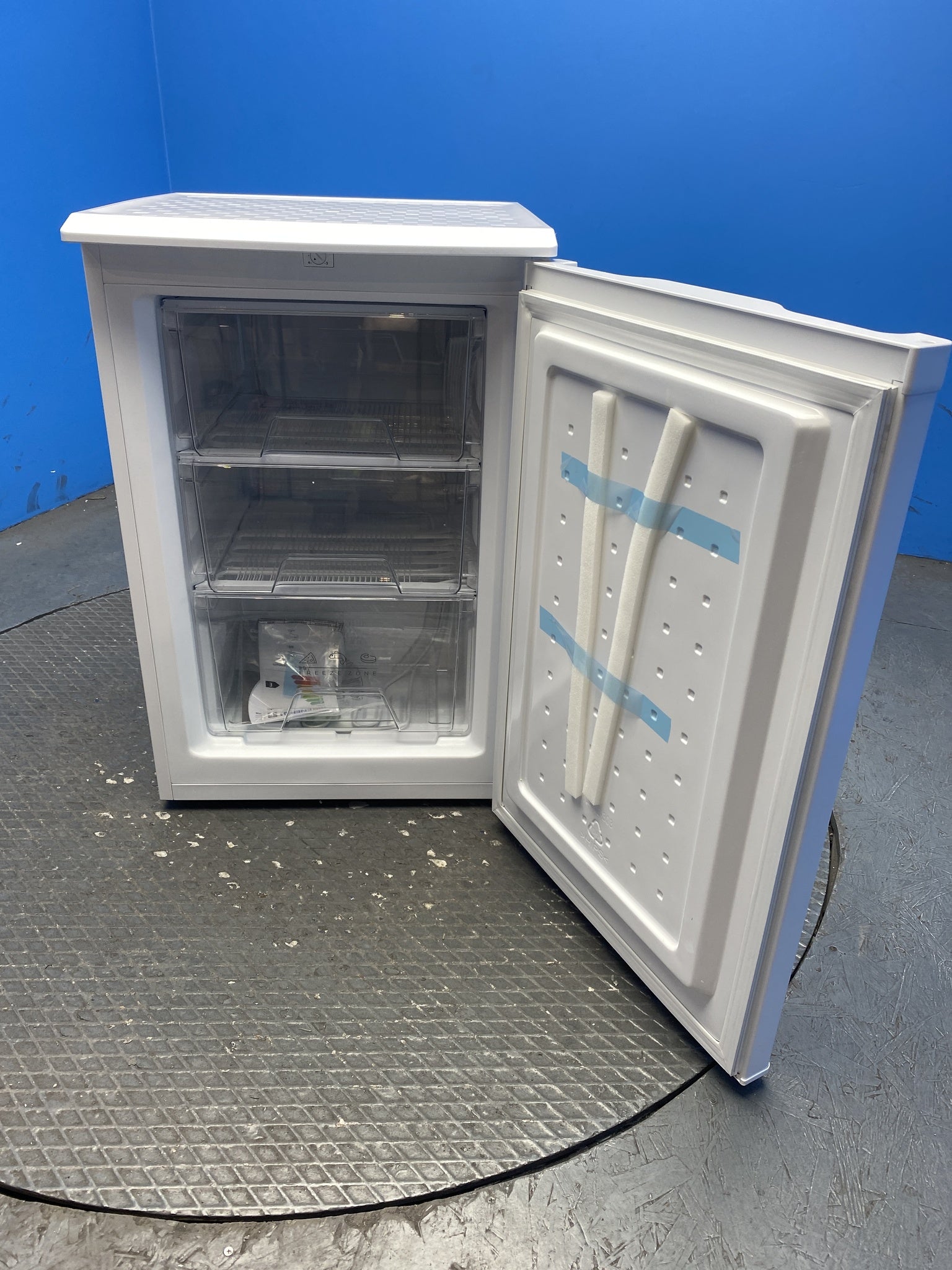 COMFEE' RCU83WH2(E) 88L Under Counter Freezer