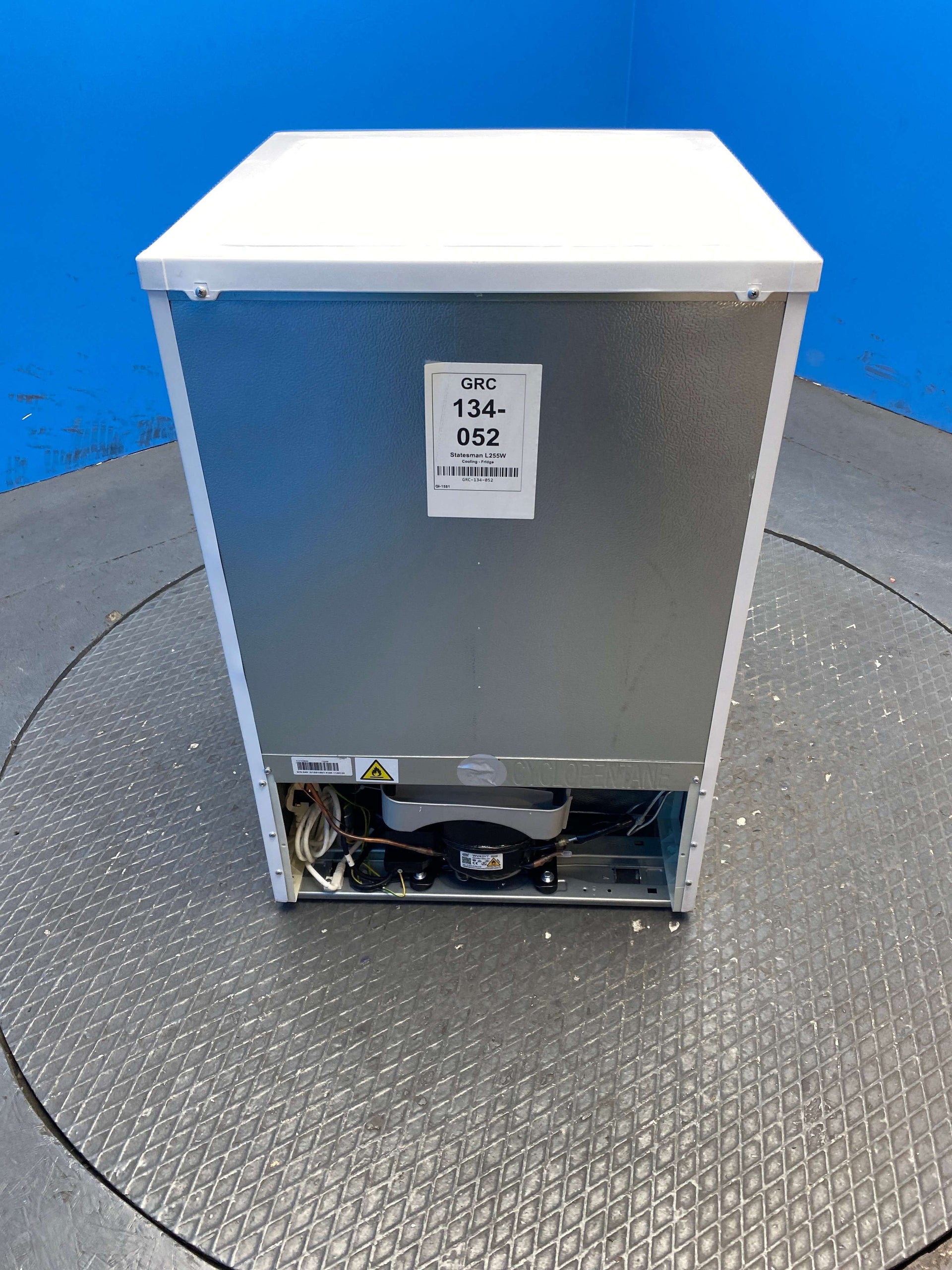 Statesman L255W 113 Litre 55cm Under Counter Fridge