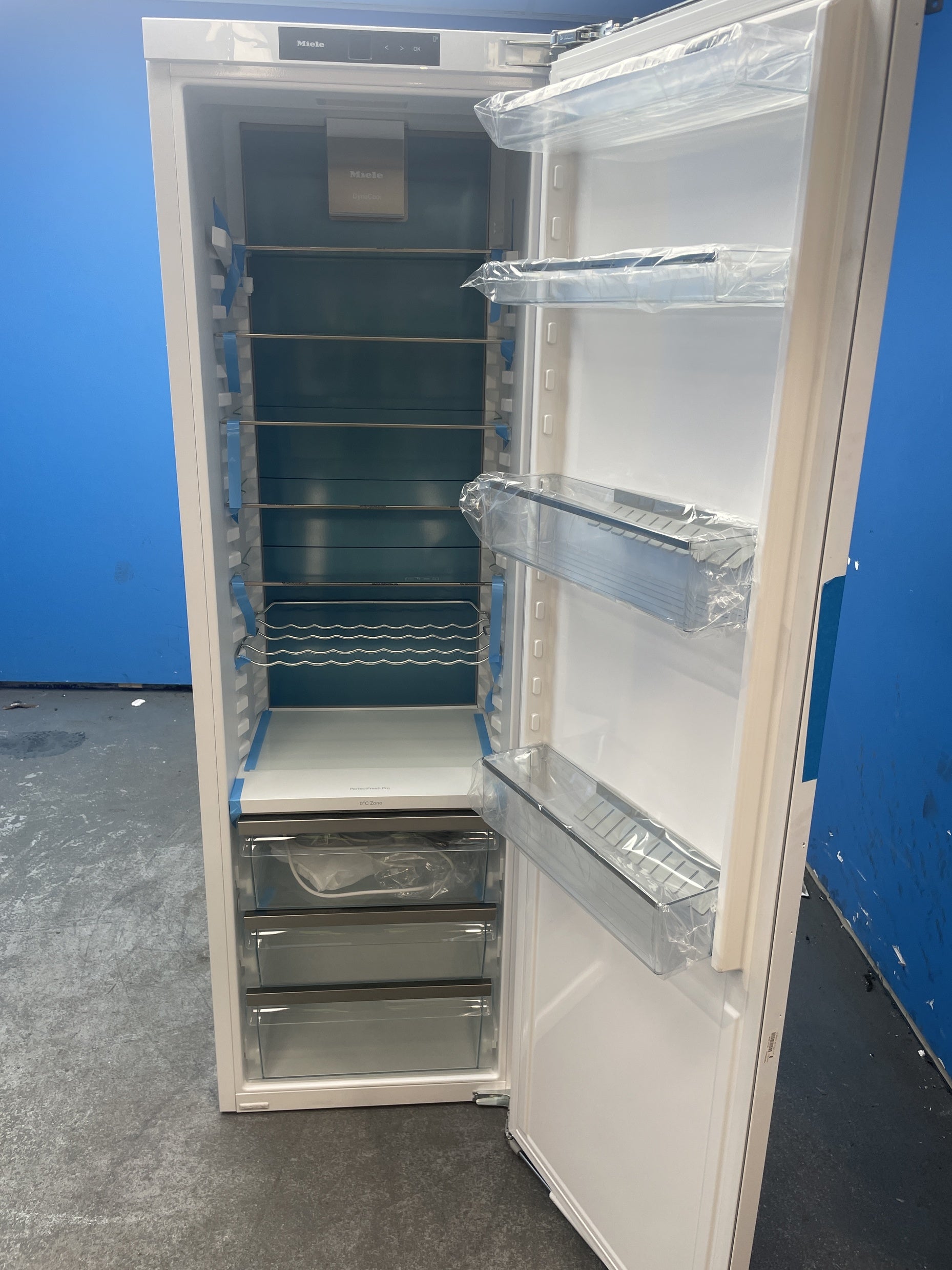 #GRC-158-070 - Miele K 7747 C Tall Built-In Integrated Larder Fridge