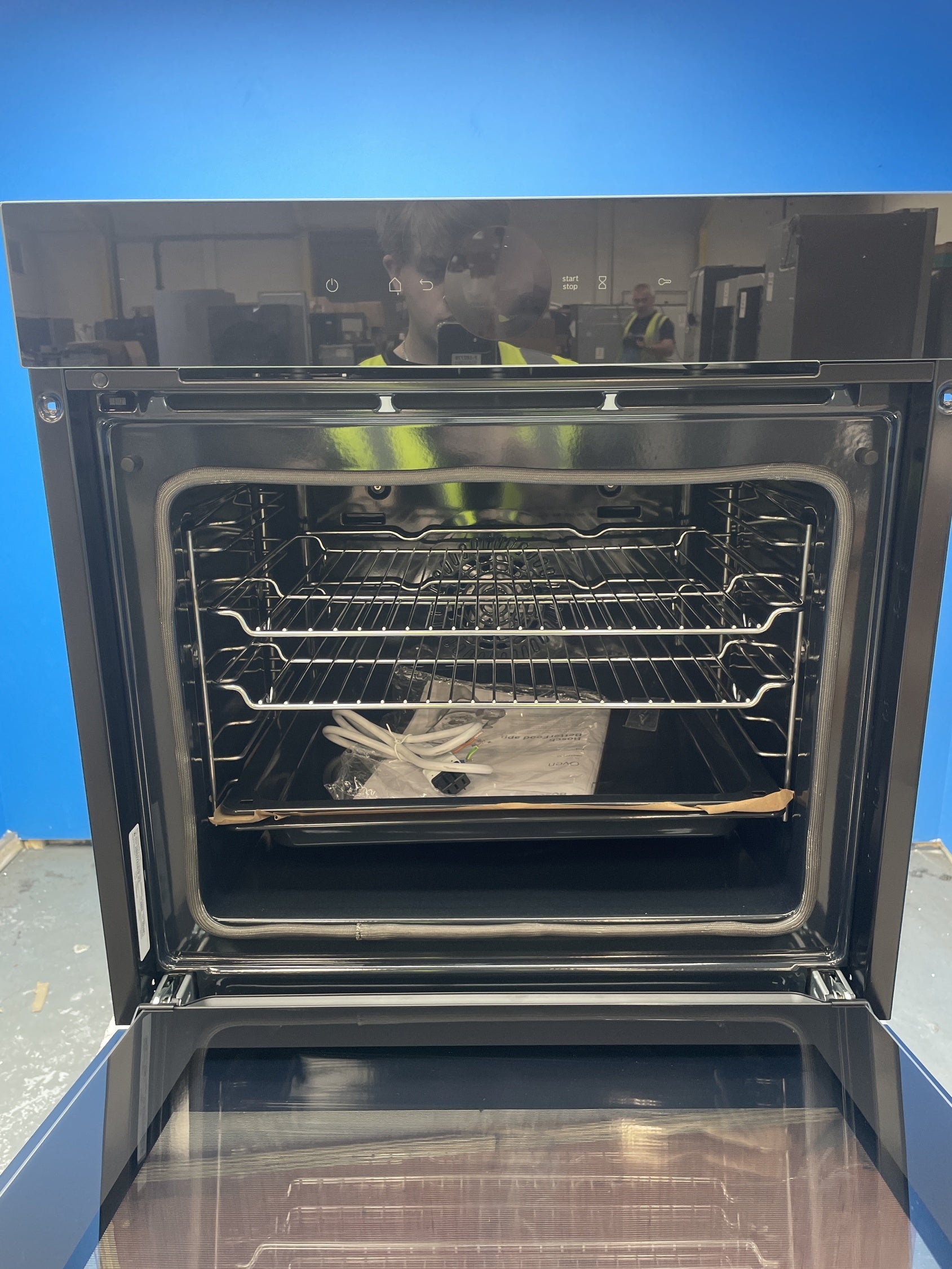 #GRC-158-693 - Bosch HBG7741B1B Series 8 Built-in Pyrolytic Single Oven