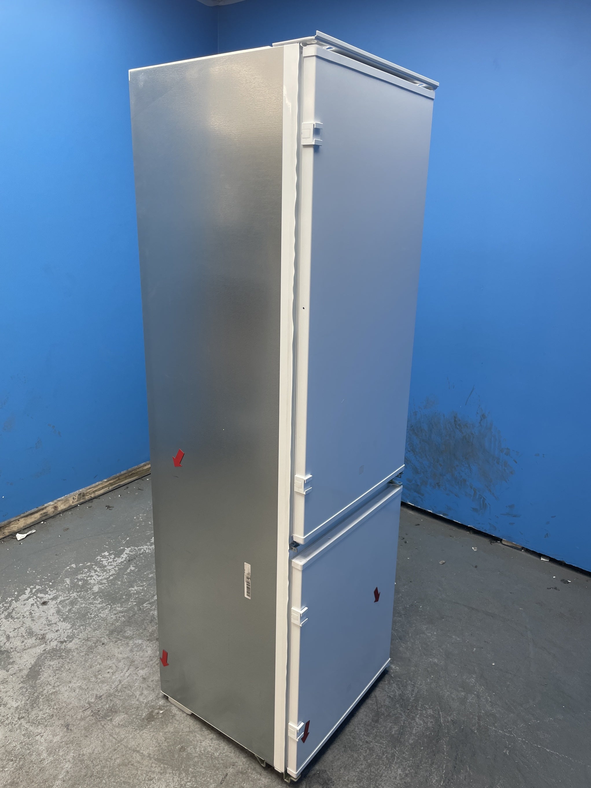 #GRC-158-310 - Electrolux LNS5LE18S 70/30 Integrated Low Frost Fridge Freezer