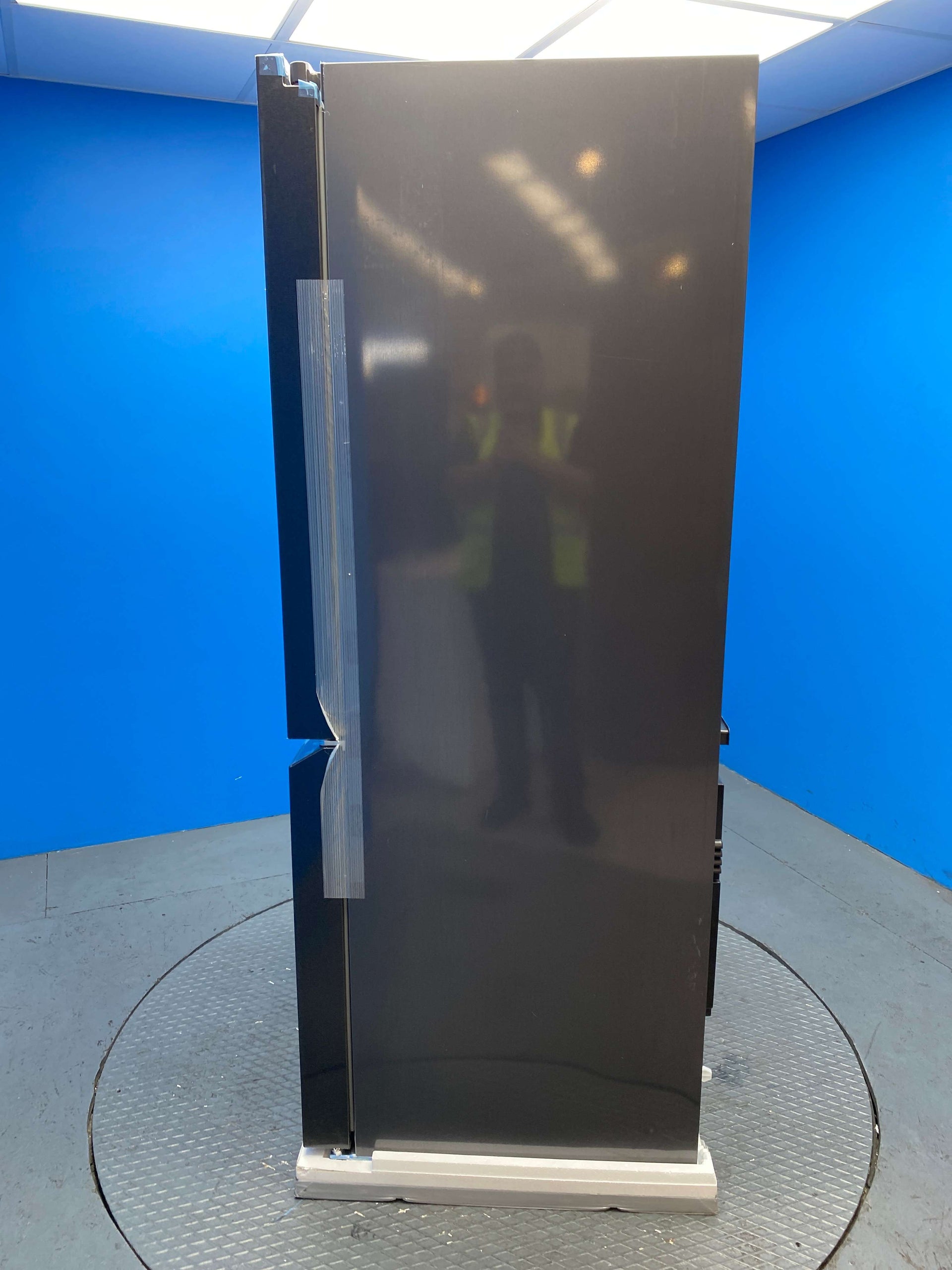 Siemens iQ500 KF96NAXEAG 605L French Door Fridge Freezer
