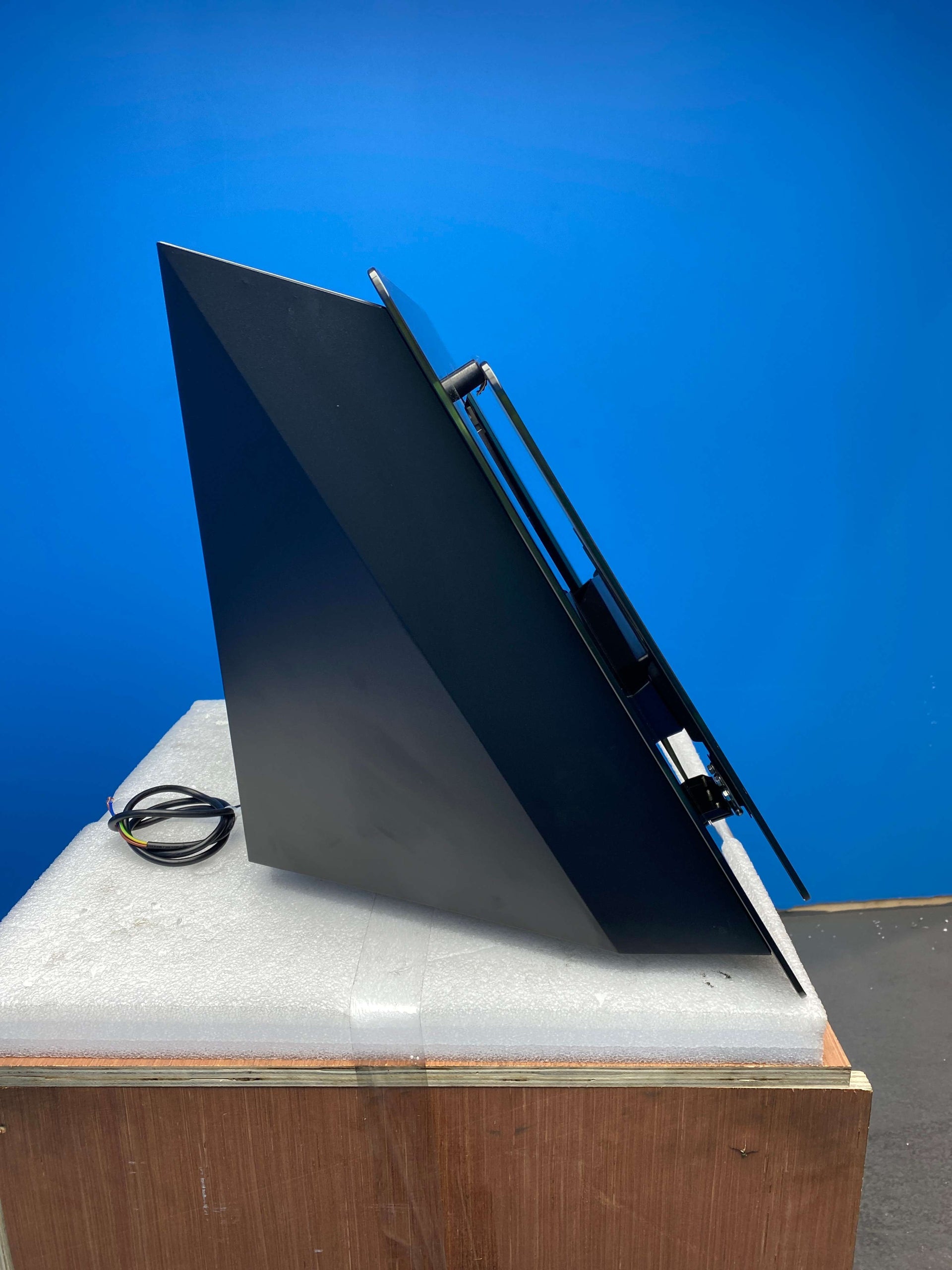 Neue NVMA60NN 60cm Angled Glass Cooker Hood