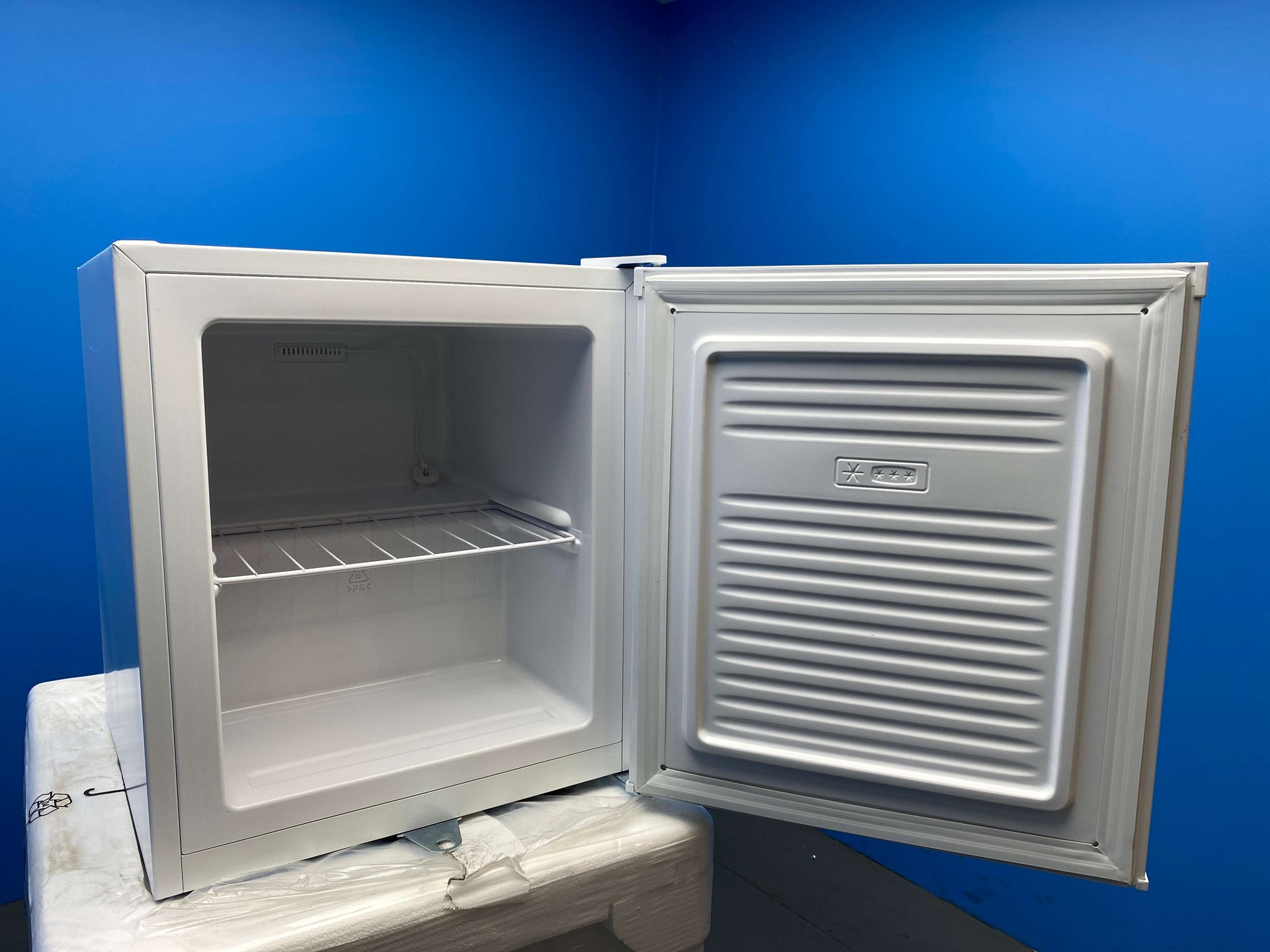 Prodex PX3711W 41 Litre Table Top Mini Fridge