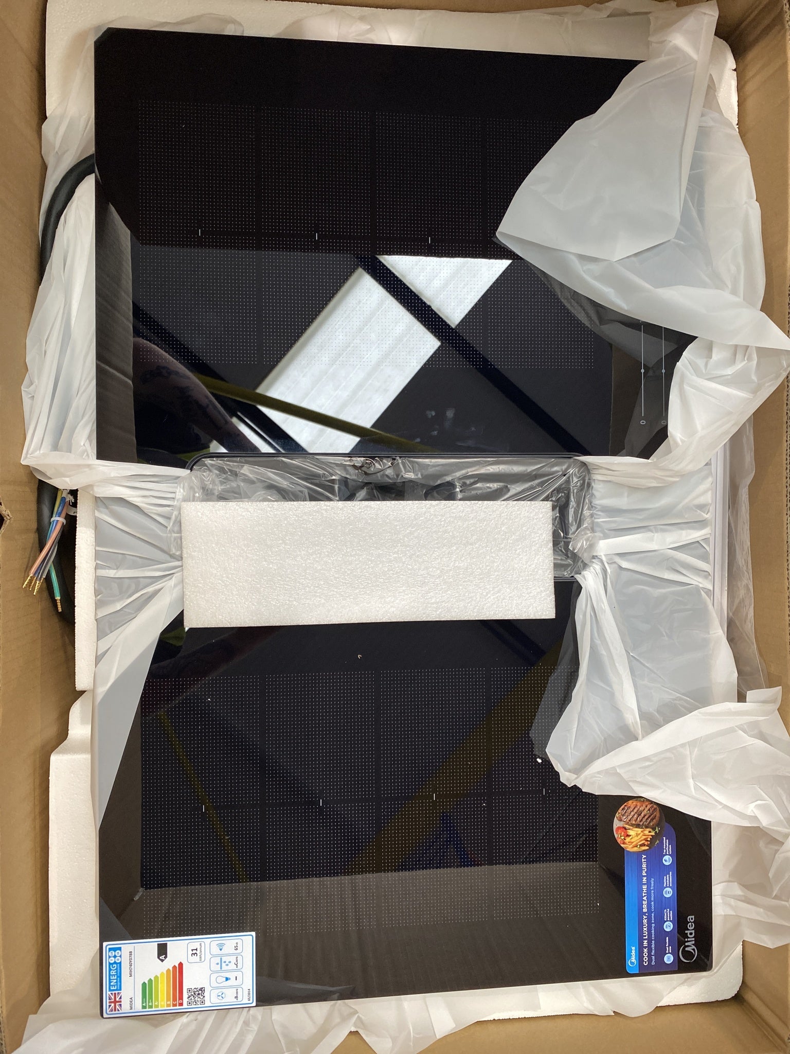#GRC-159-976 - Midea MIH740Y078B Built-In 80cm Induction Hob with Extractor