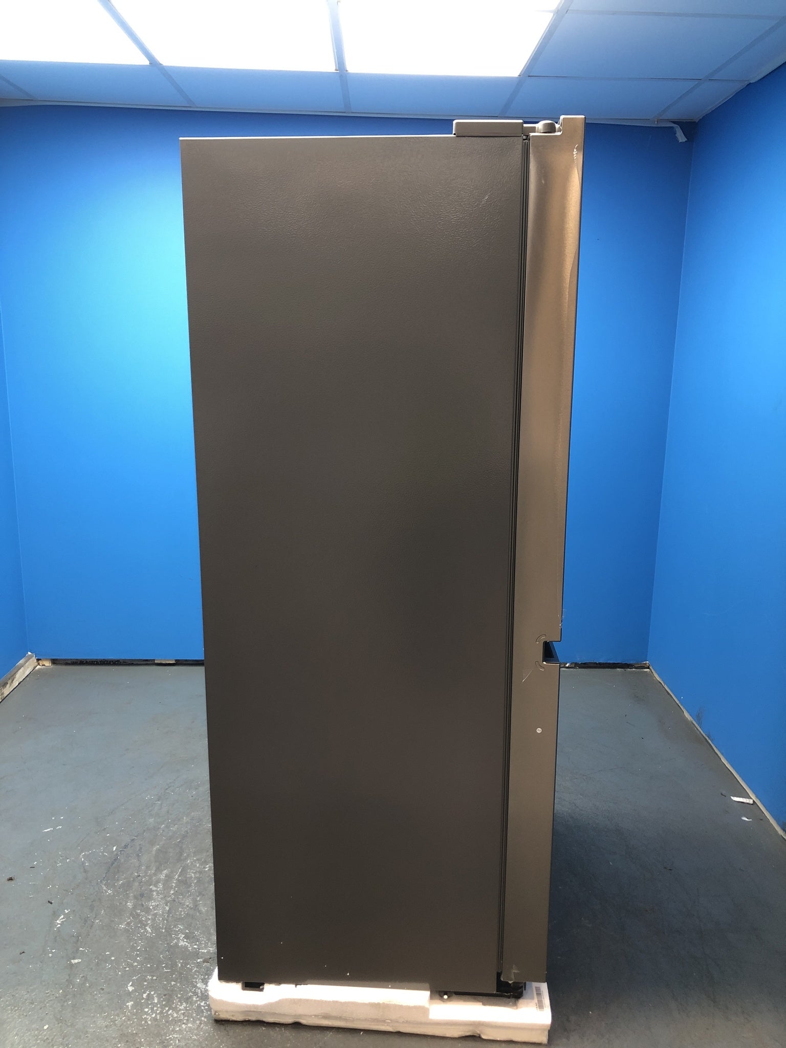 Hisense PureFlat RS818N4TIC 632L American Style Fridge Freezer