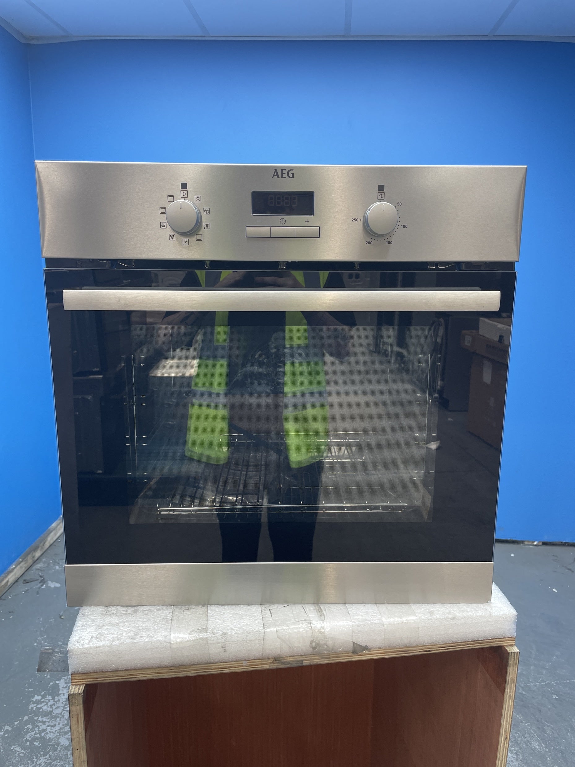 #GRC-158-289 - AEG BSX23101XM Built-In 6000 SurroundCook Single Electric Oven