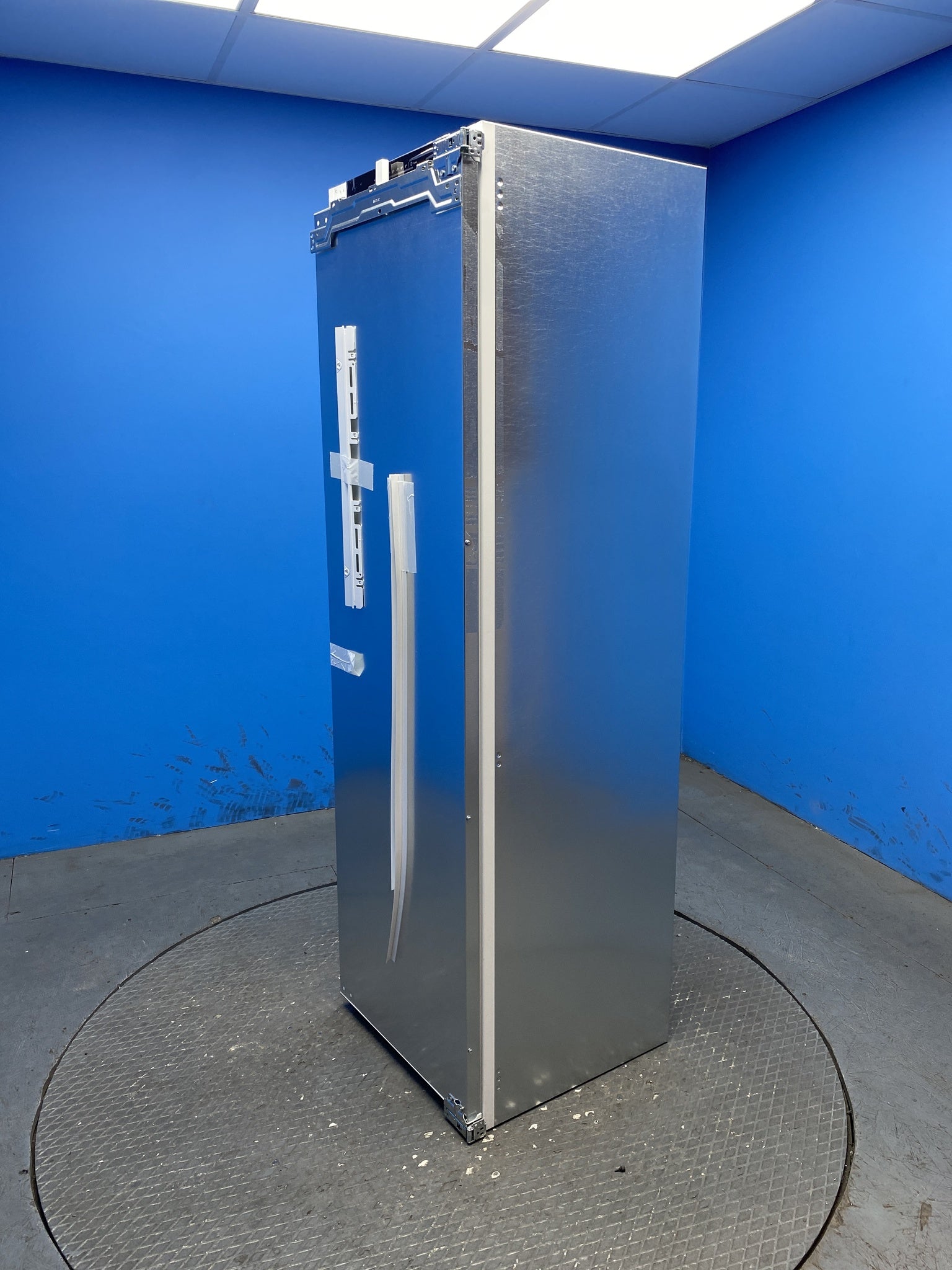 Bosch 310L Integrated Tall Fridge with MultiBox XXL
