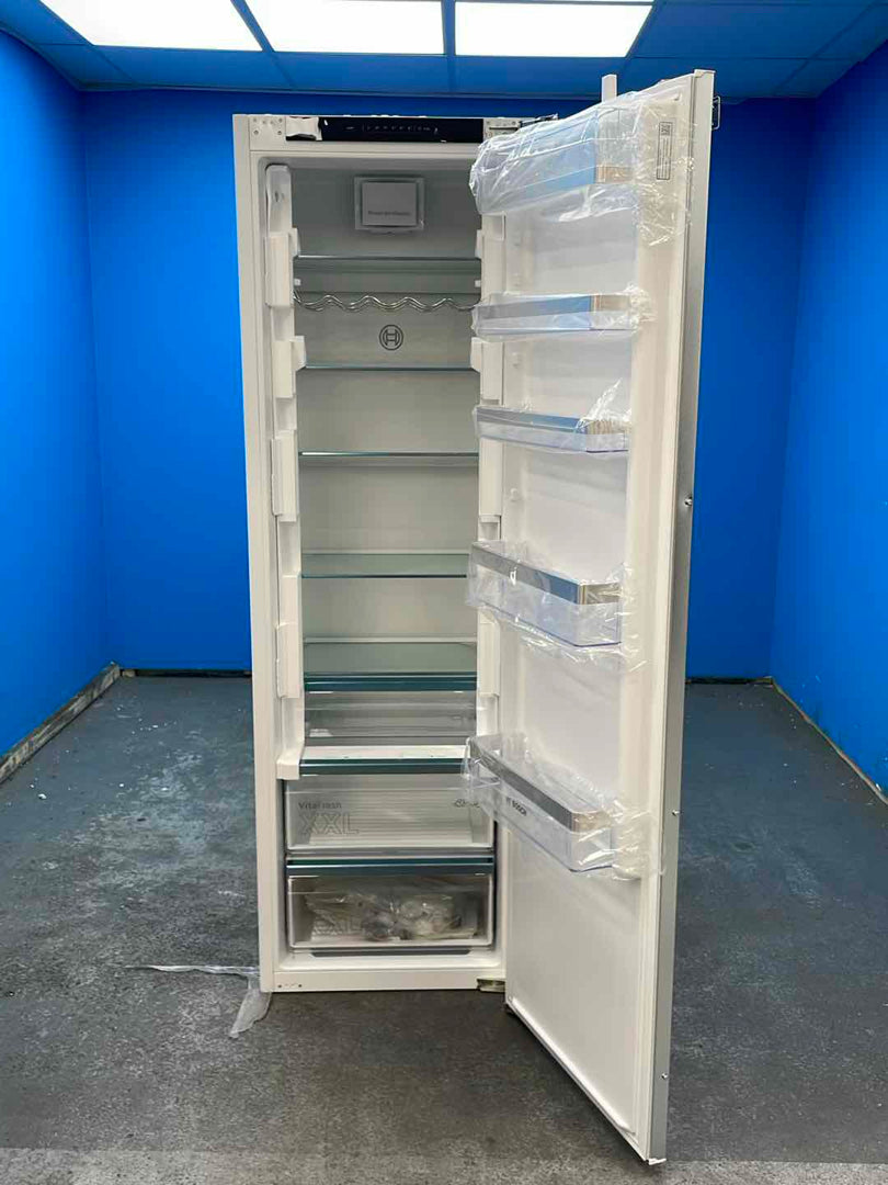#GRC-159-118 - Bosch Series 6 KIR81ADD0G Integrated 310L Tall Larder Fridge