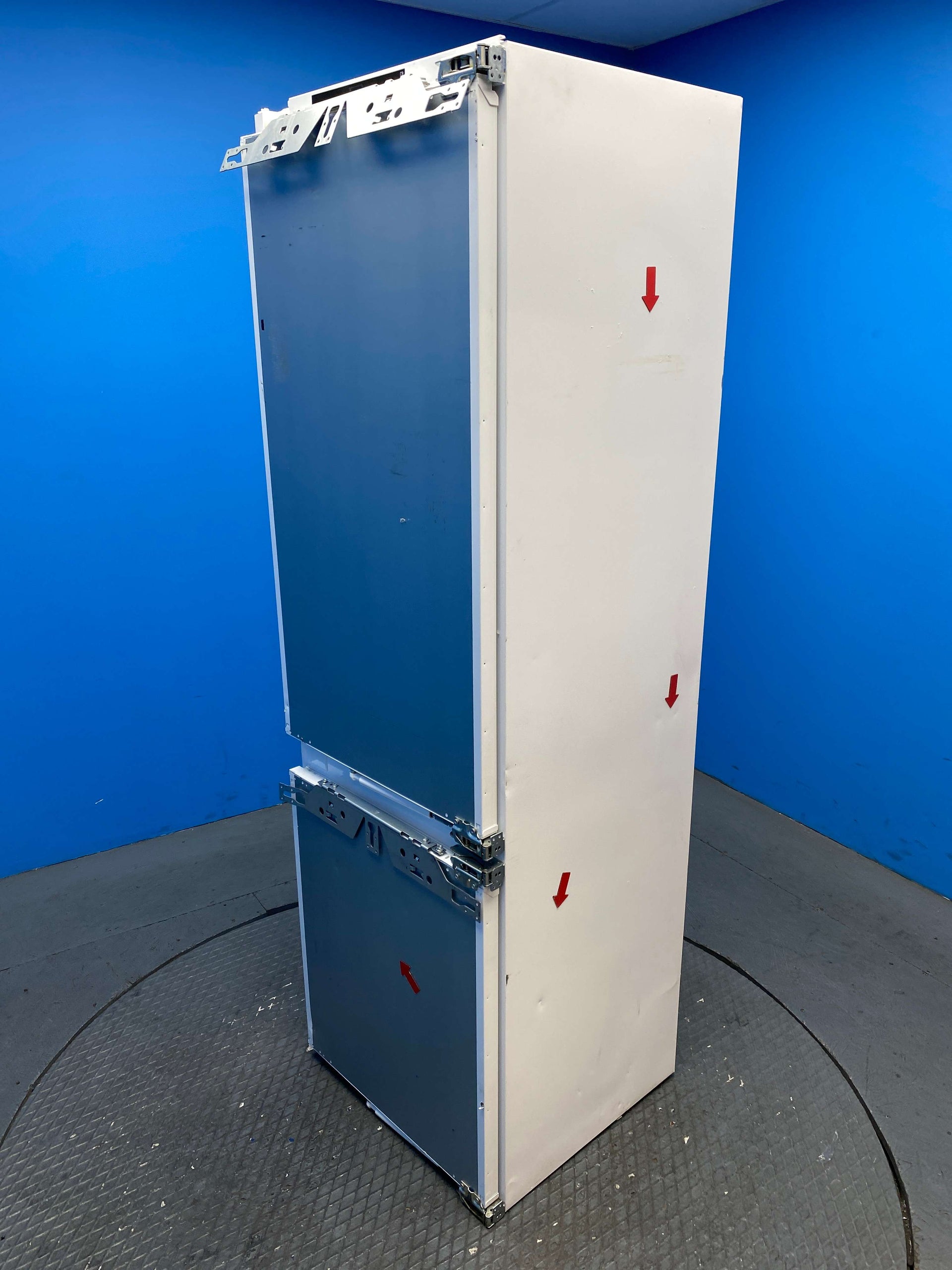 Miele KFN 7734 C 177cm Integrated 253L Frost Free Fridge Freezer