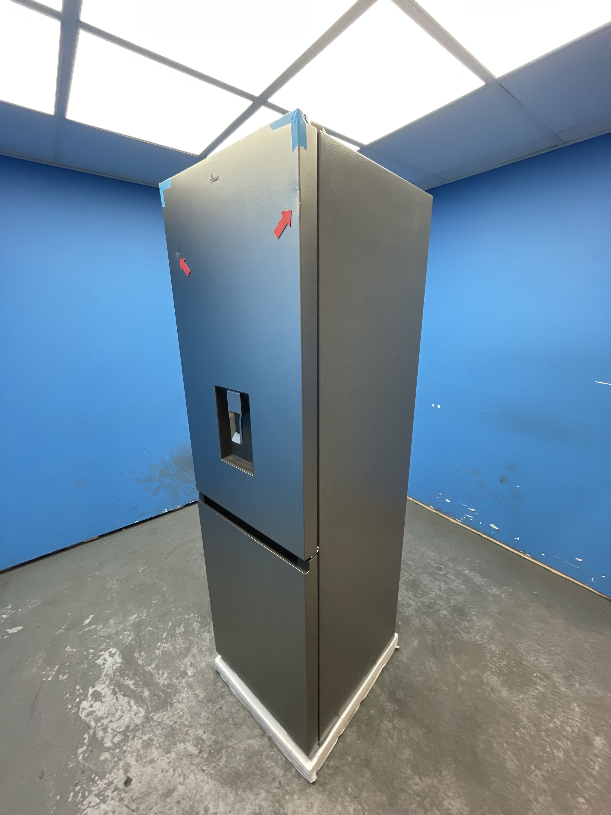 #GRC-163-448 - Hoover 55cm 50/50 Total No Frost Fridge Freezer – 303L Capacity, Non-Plumbed Water Dispenser, Inox