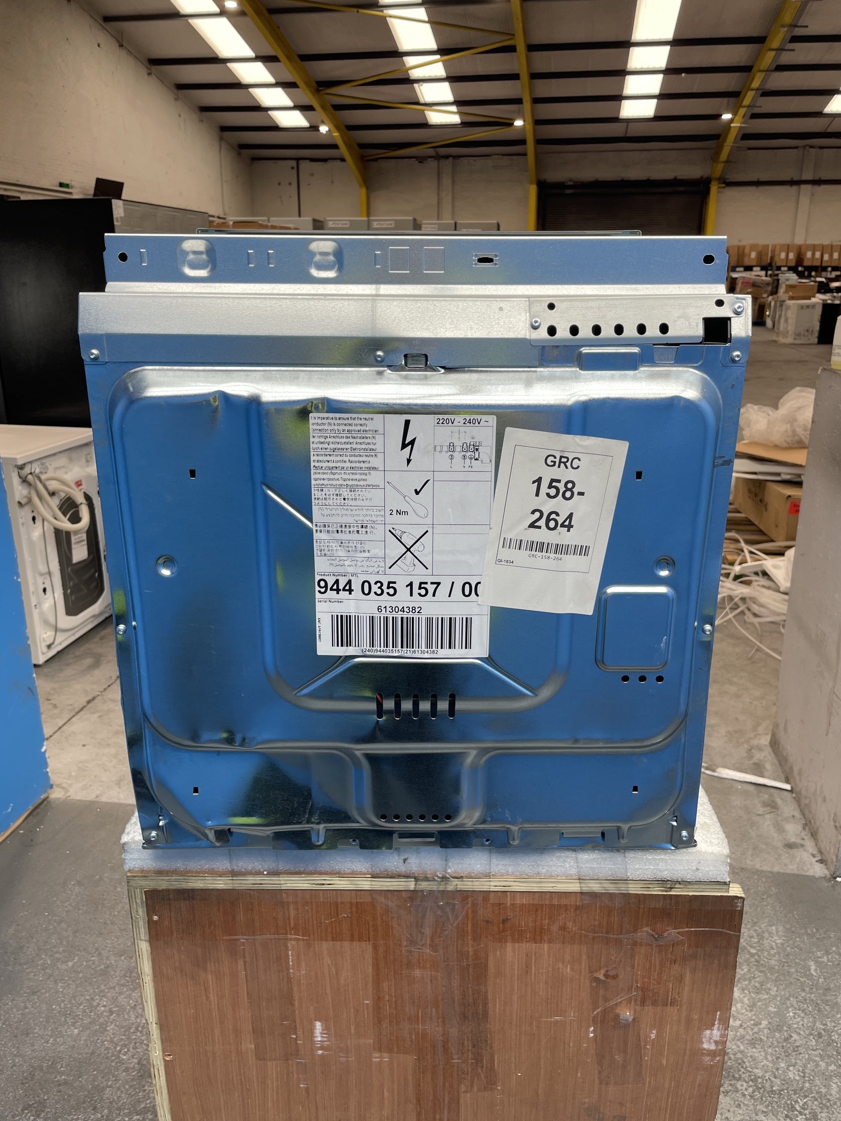 #GRC-158-264 - AEG NBE7P731AB 7000 MealAssist Pyrolytic Built-In Single Oven