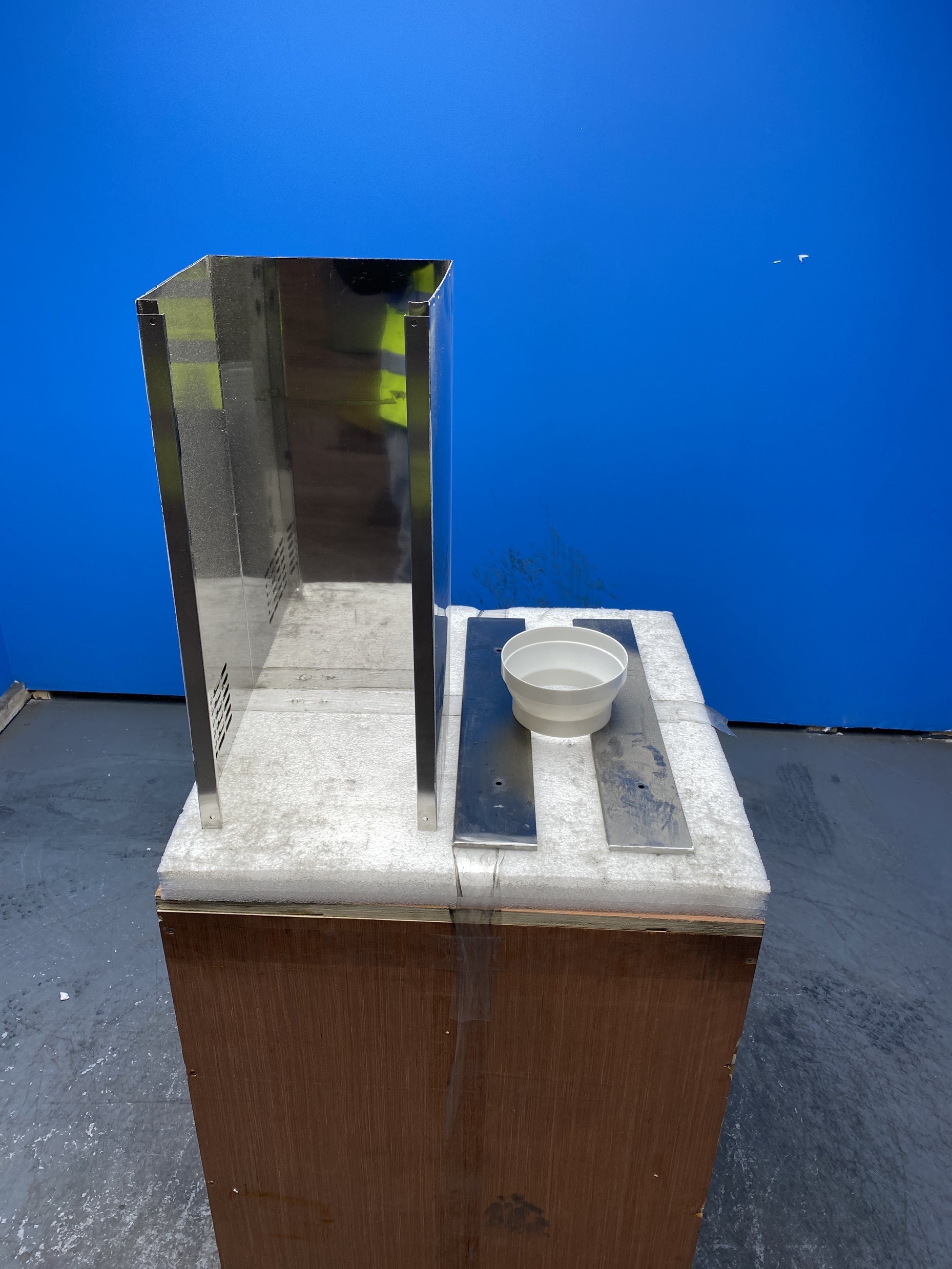 #GRC-142-834 - Electrolux LFL327A 60cm Flat Glass Chimney Hood