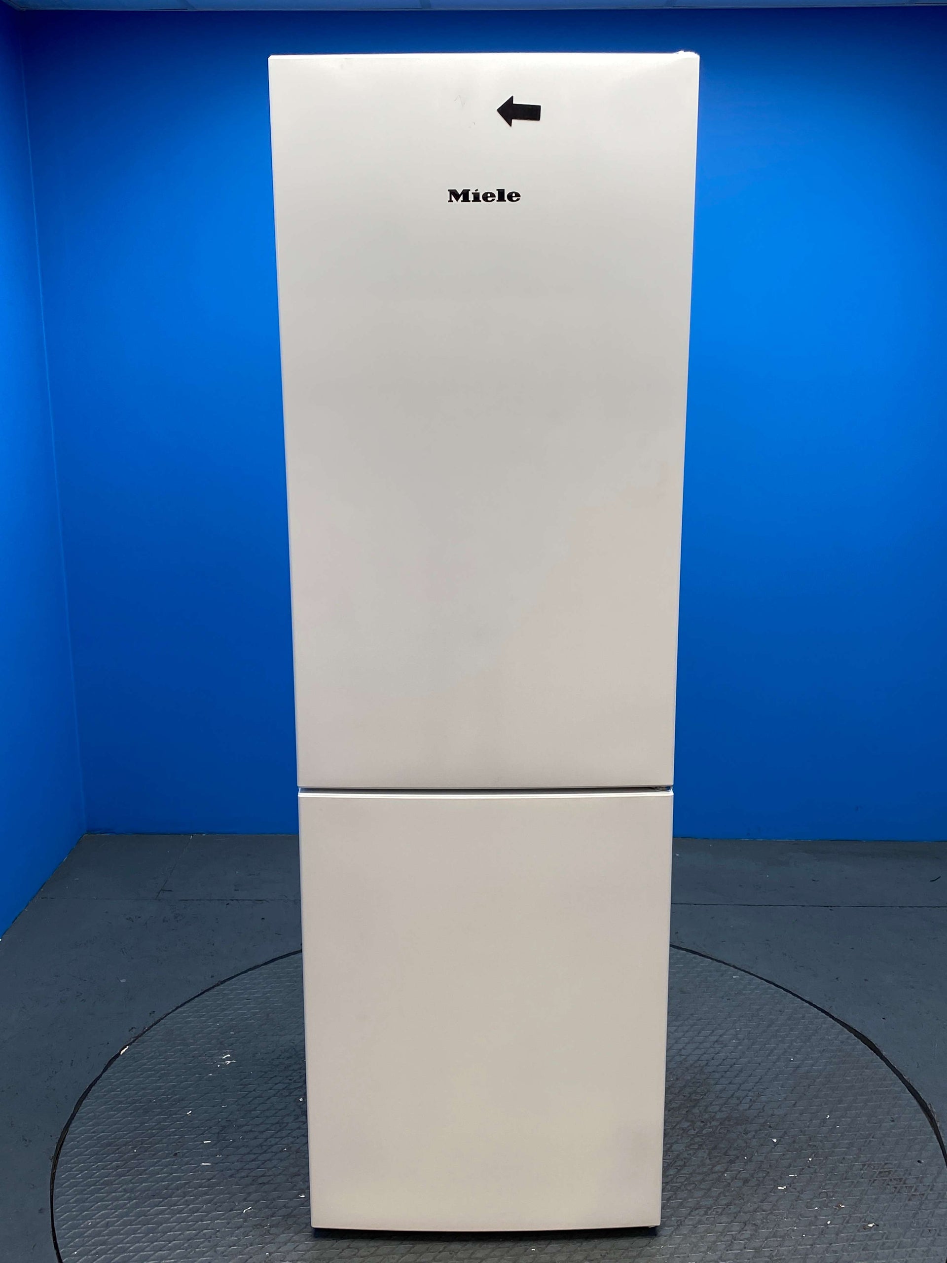 Miele KD4172E 308L 60/40 Freestanding Fridge Freezer