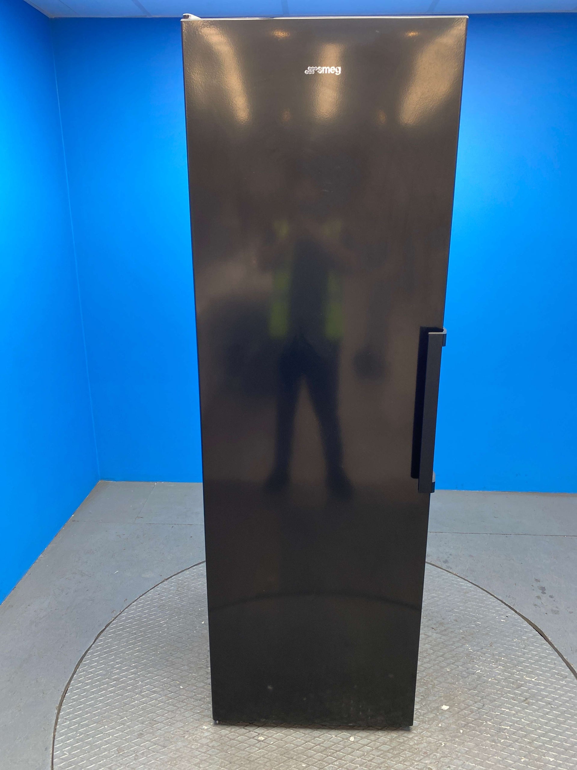Smeg UKFF18EN2HB 280L Black No Frost Freezer