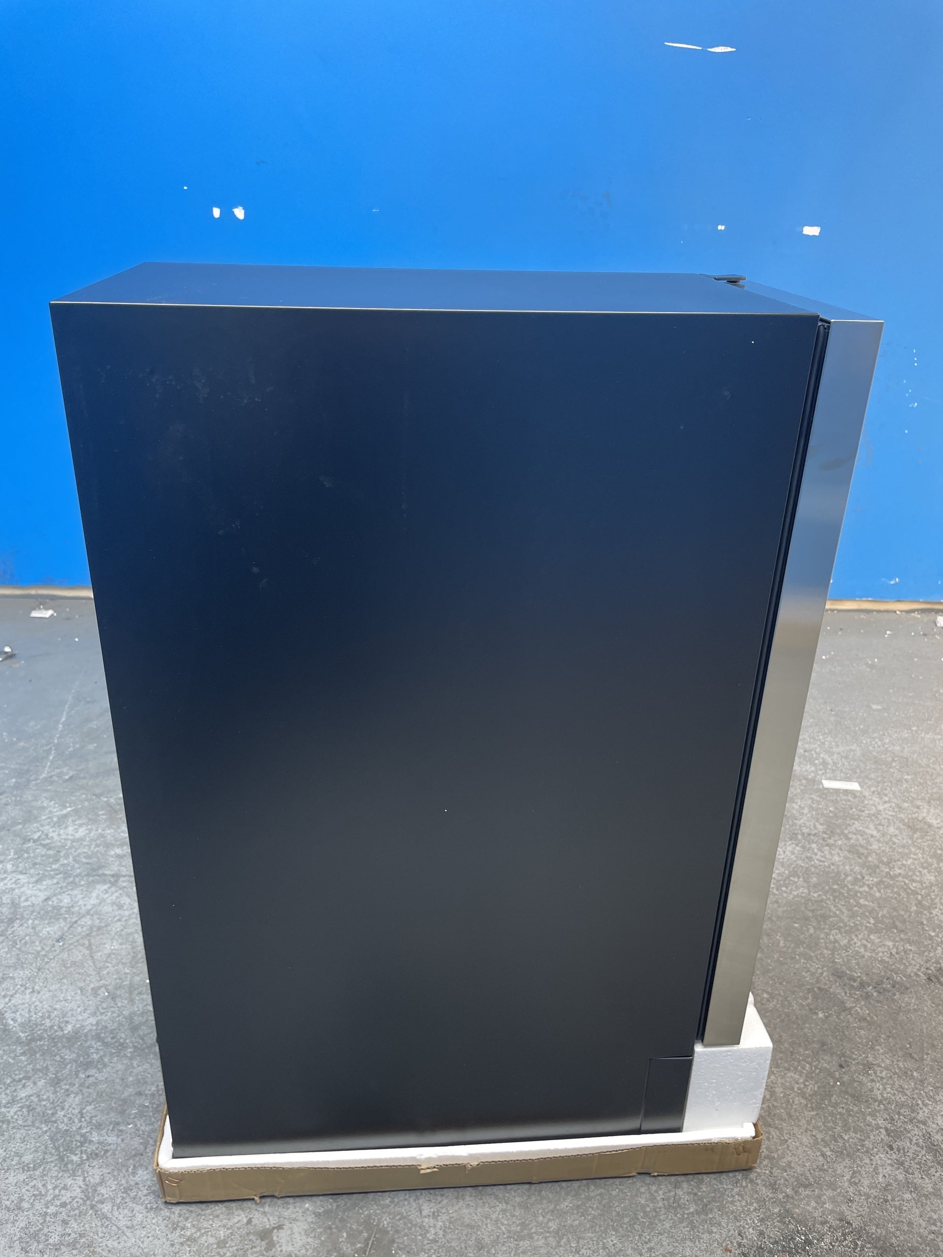 #GRC-159-259 - Hoover HWCB30UK/N 20 Bottles Wine Cooler