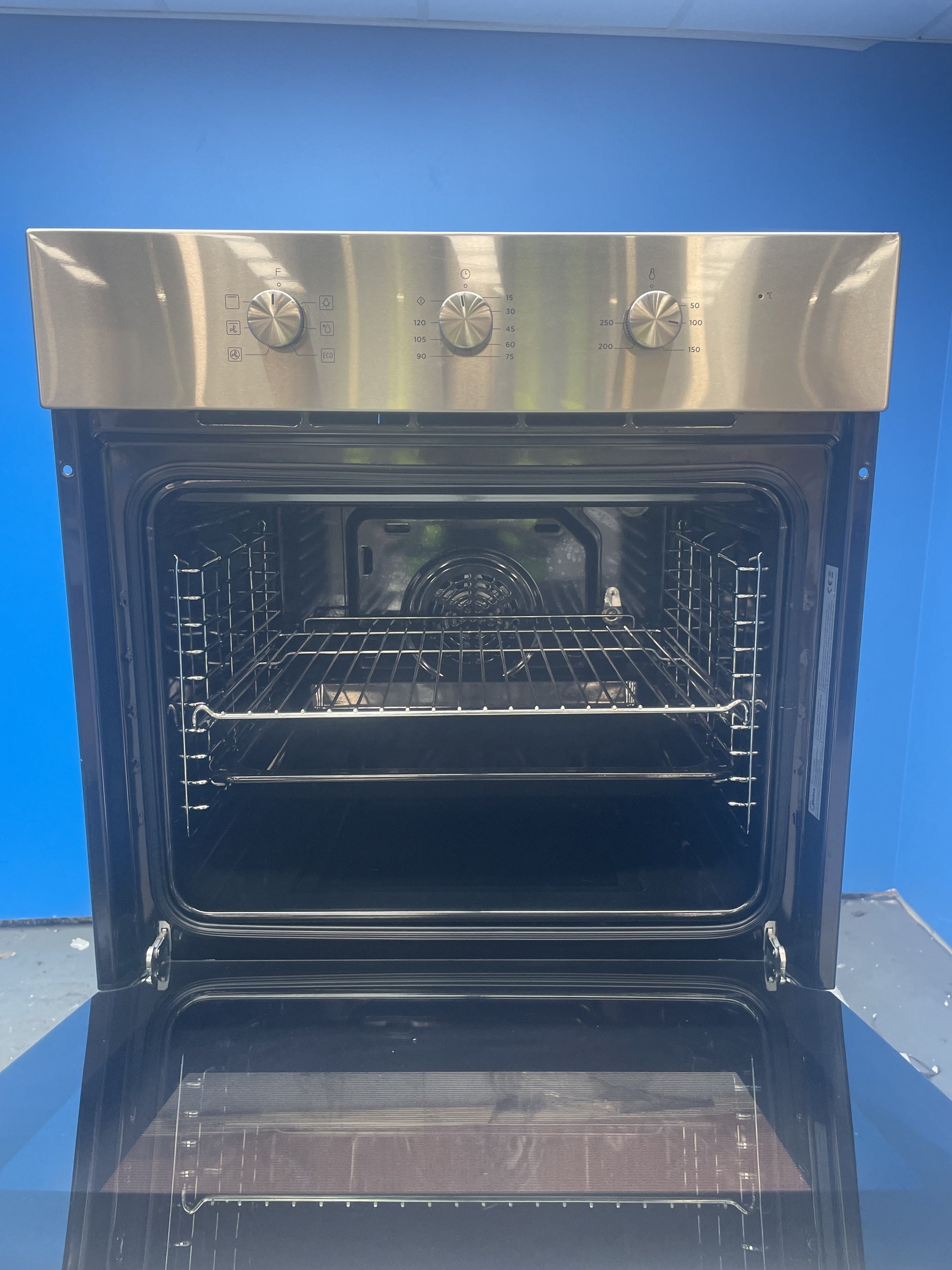 #GRC-158-744 - Midea MBO65M90M1-X 70L Built-In Single Fan Oven