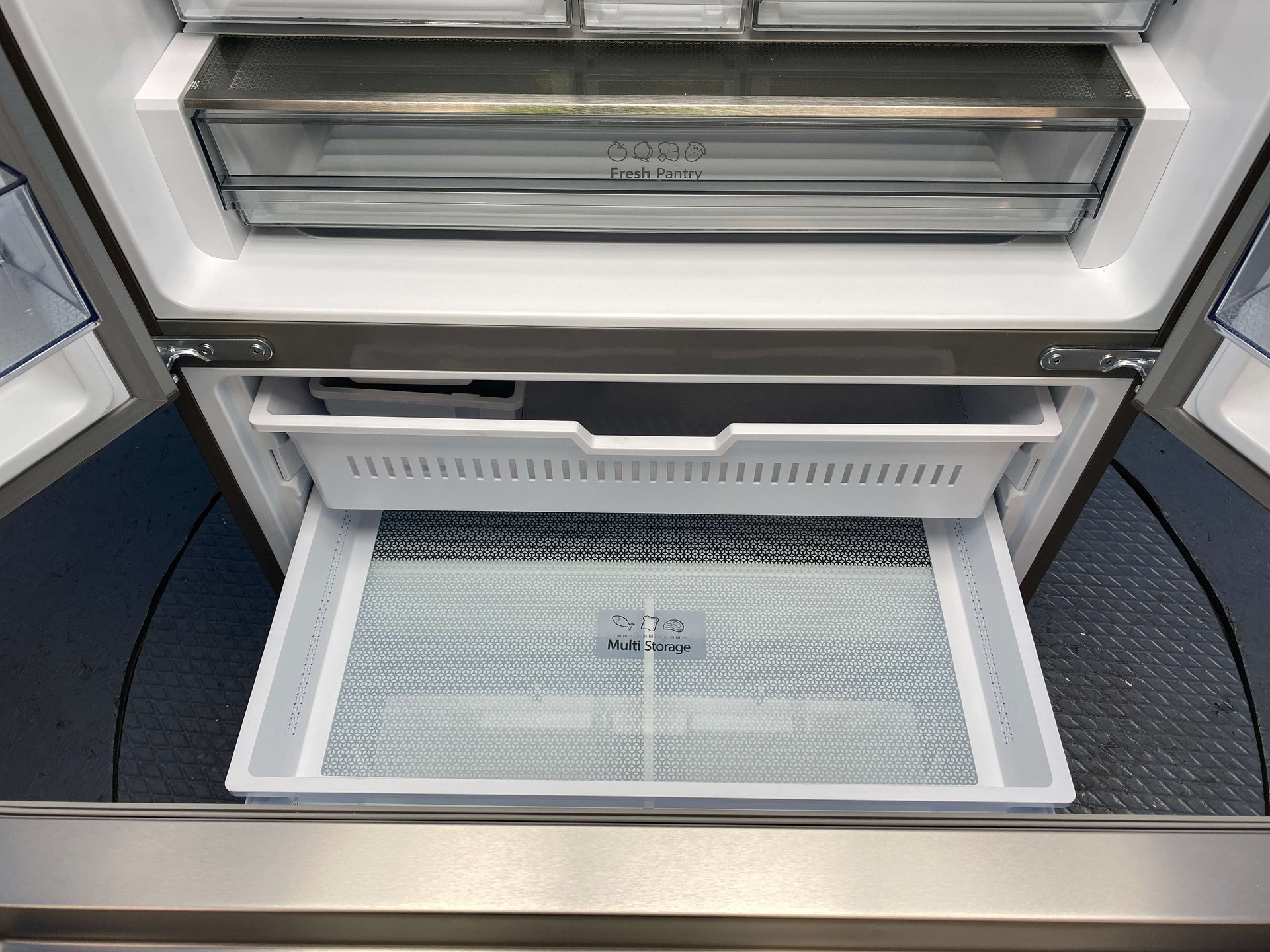Hisense RF815N4SESE French Door 364 Litre Fridge Freezer