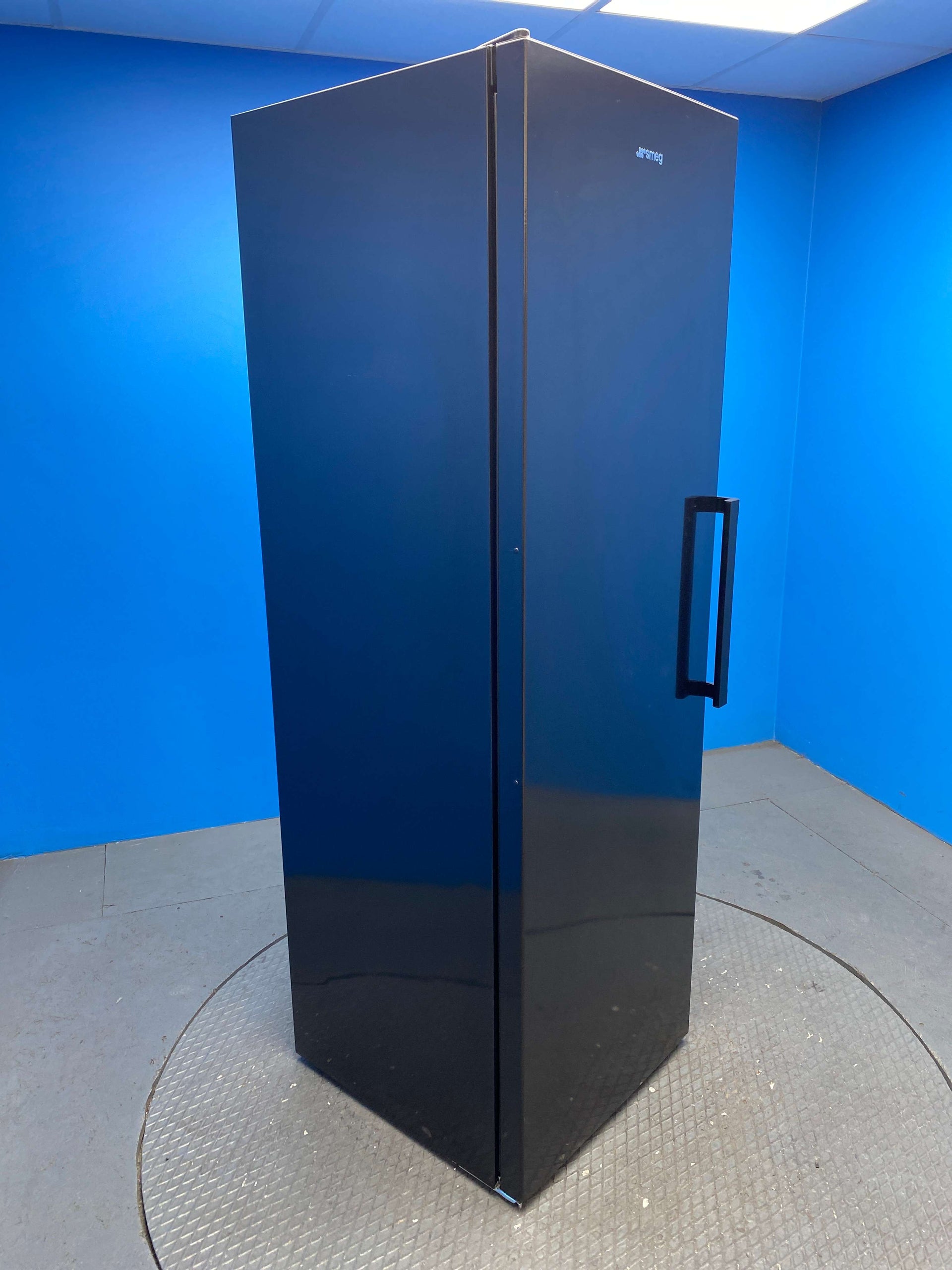 Smeg UKFF18EN2HB 280L Black No Frost Freezer