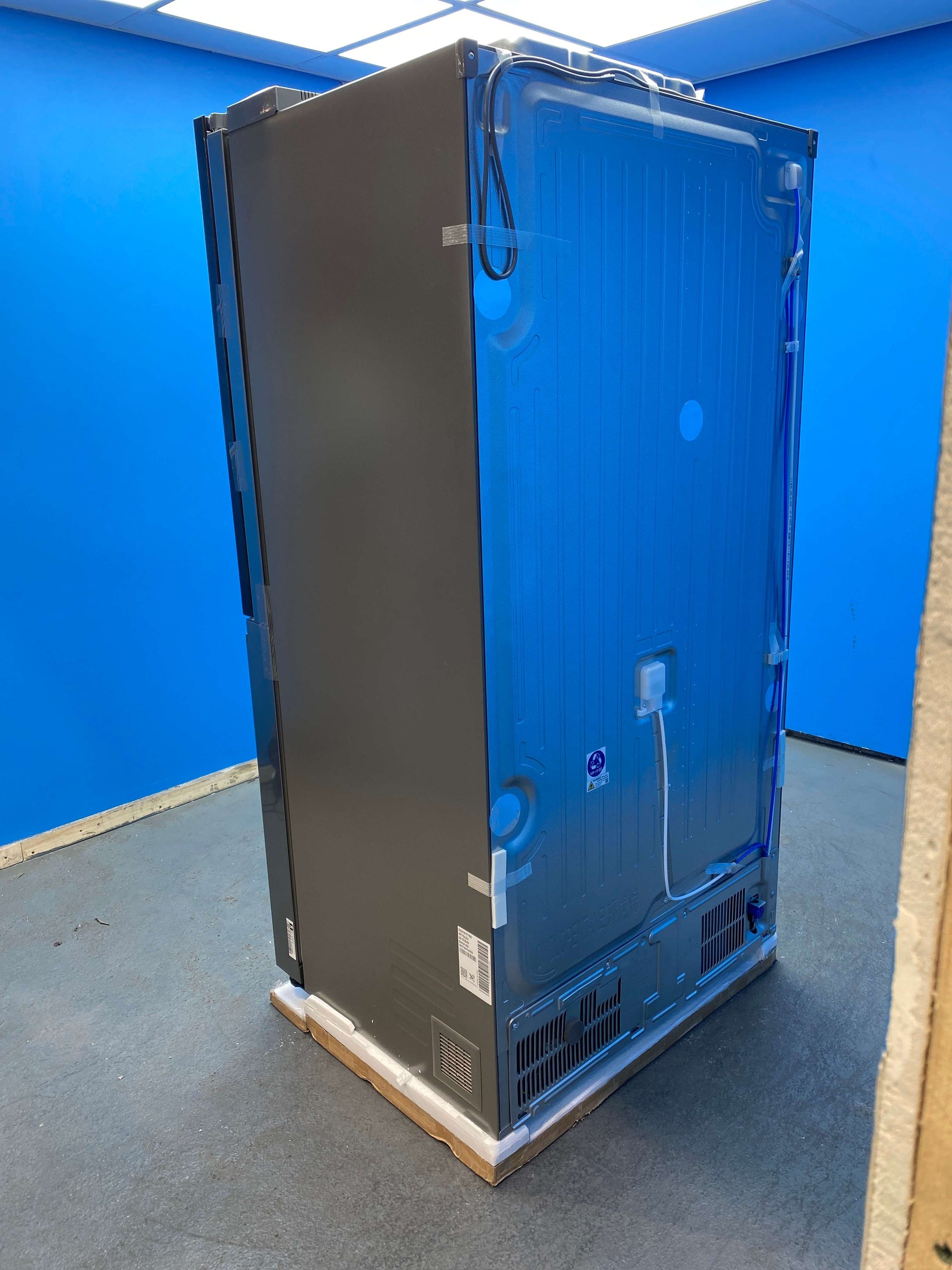 LG GSXE81PYBD American Style Fridge Freezer with InstaView™