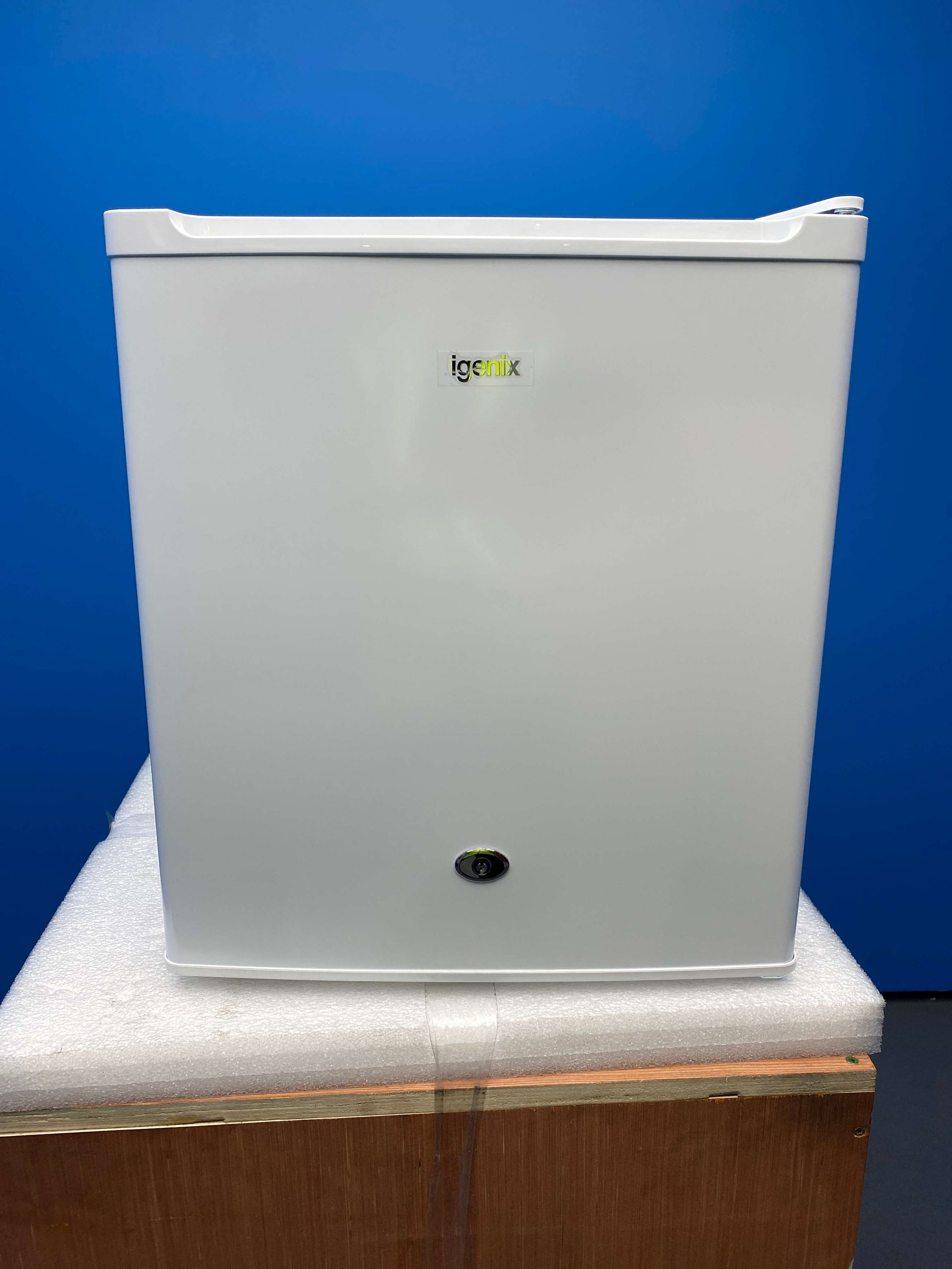 Igenix IG3751 33 Litre Table Top Lockable Mini Freezer