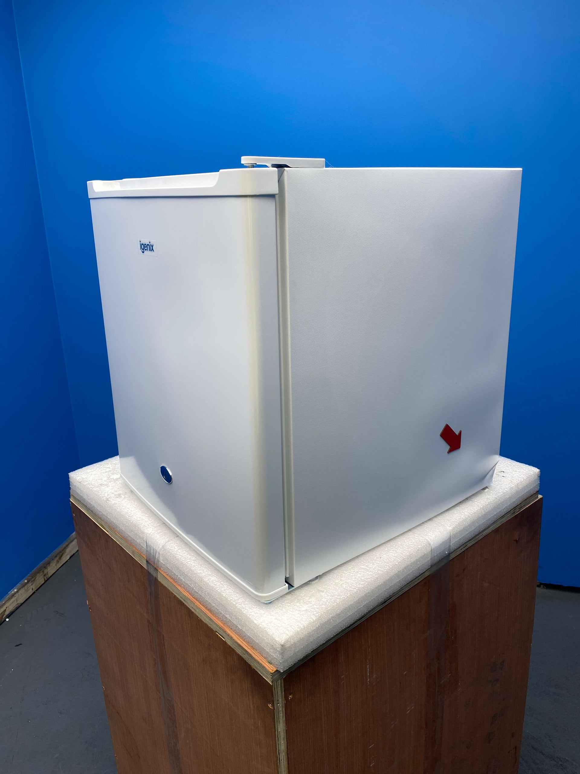 Igenix IG3751 33 Litre Table Top Lockable Mini Freezer