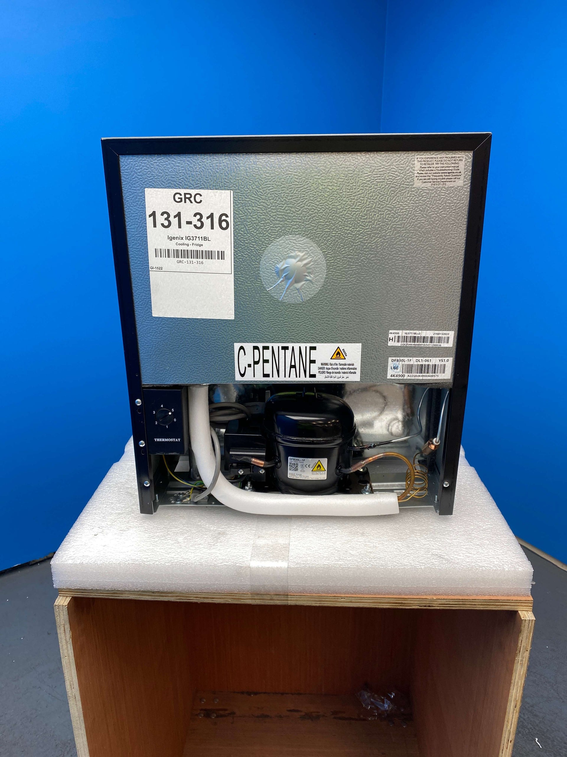 Igenix IG3711BL 47 Litre Lockable Table Top Mini Fridge