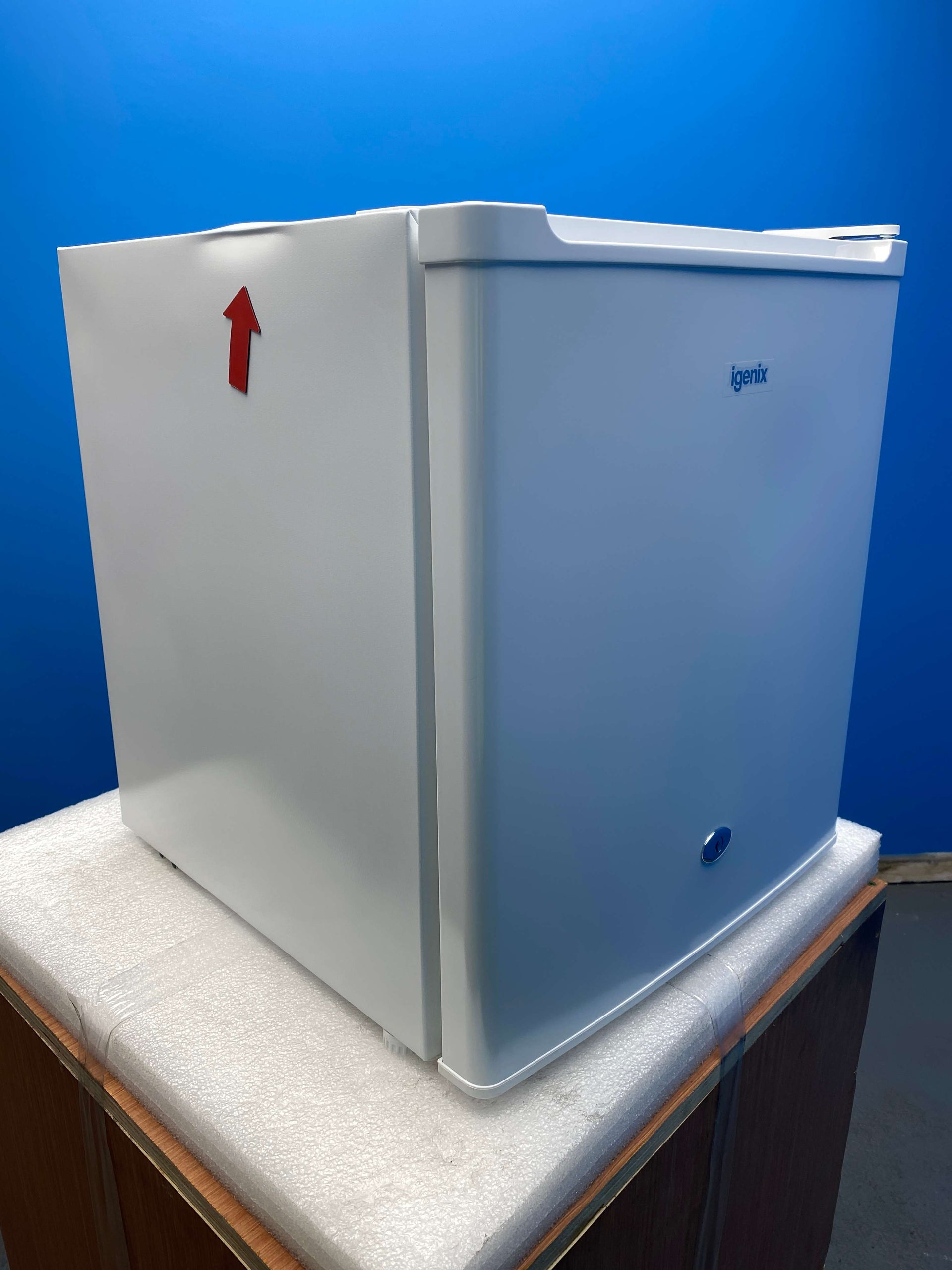 Igenix IG3751 33 Litre Table Top Lockable Mini Freezer