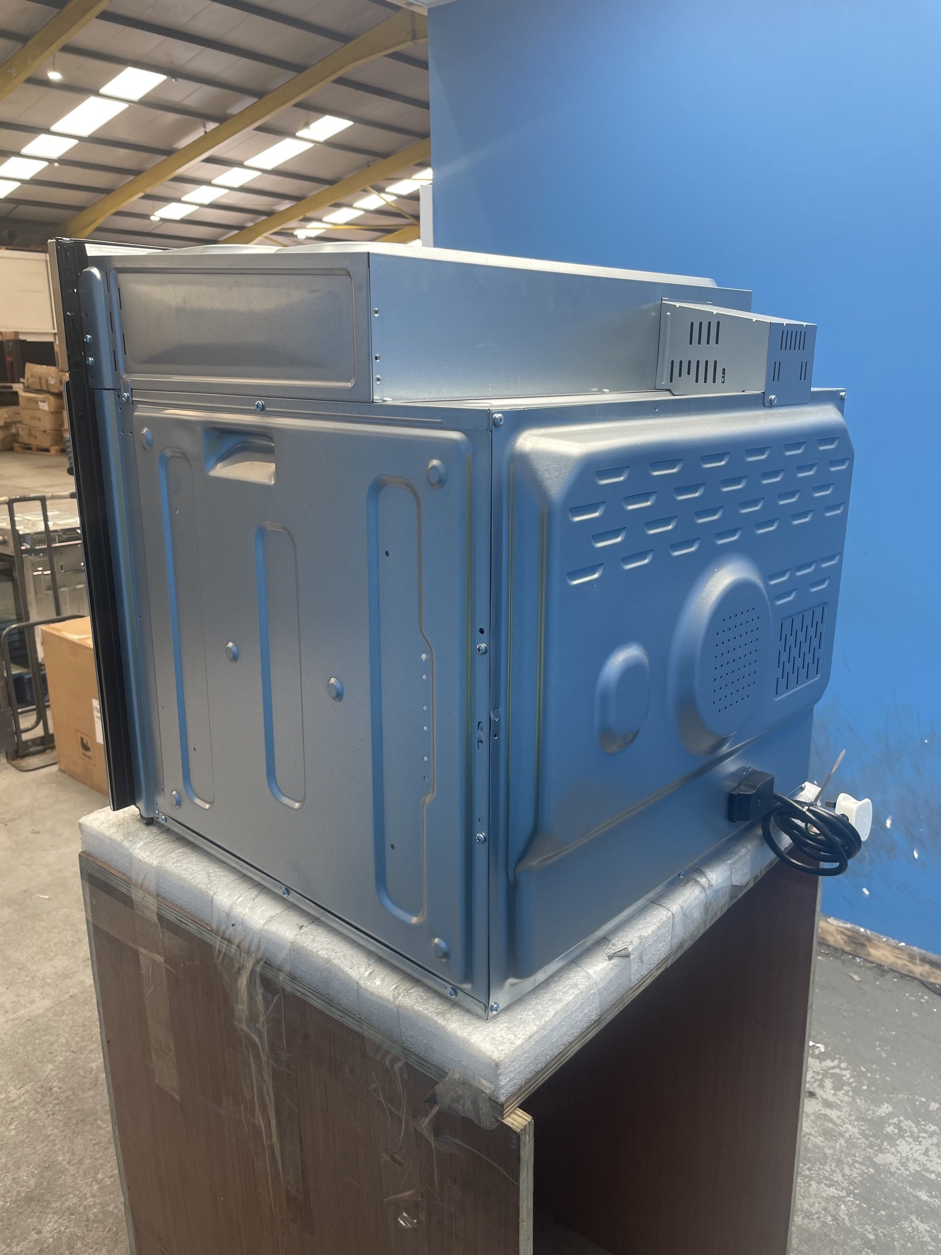 #GRC-158-744 - Midea MBO65M90M1-X 70L Built-In Single Fan Oven