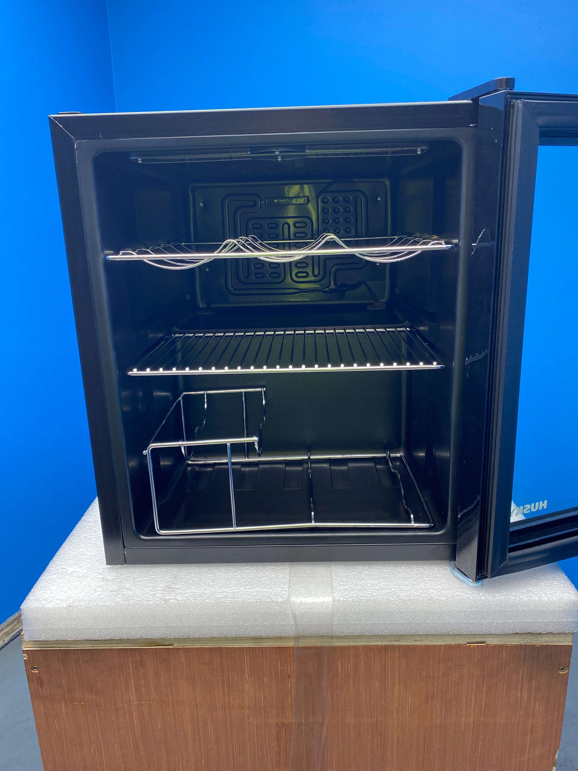 Husky HU0192 48 Litre Black Mini Fridge