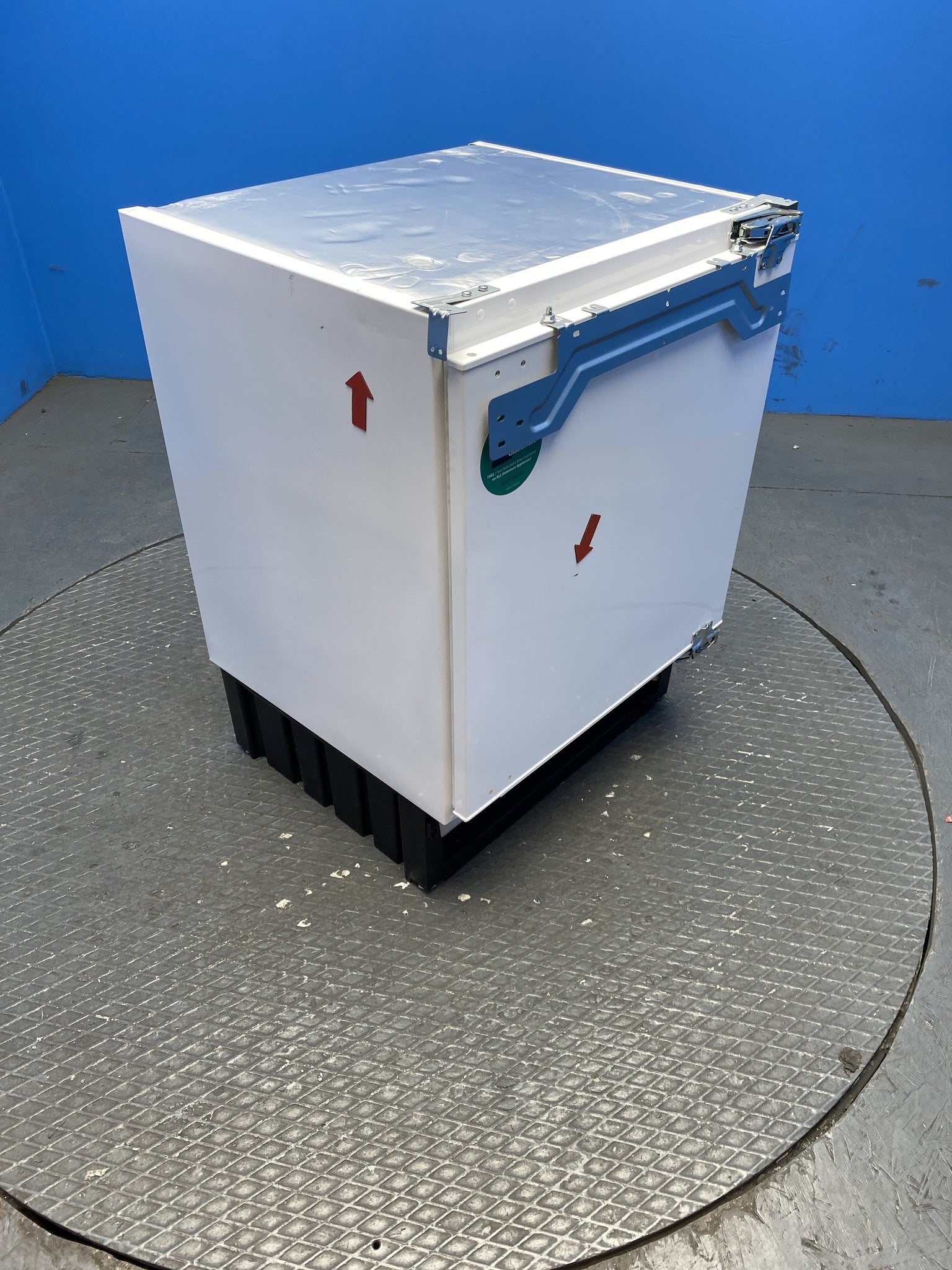 Statesman BU160FZ4E 96 Litre Integrated Under Counter Freezer