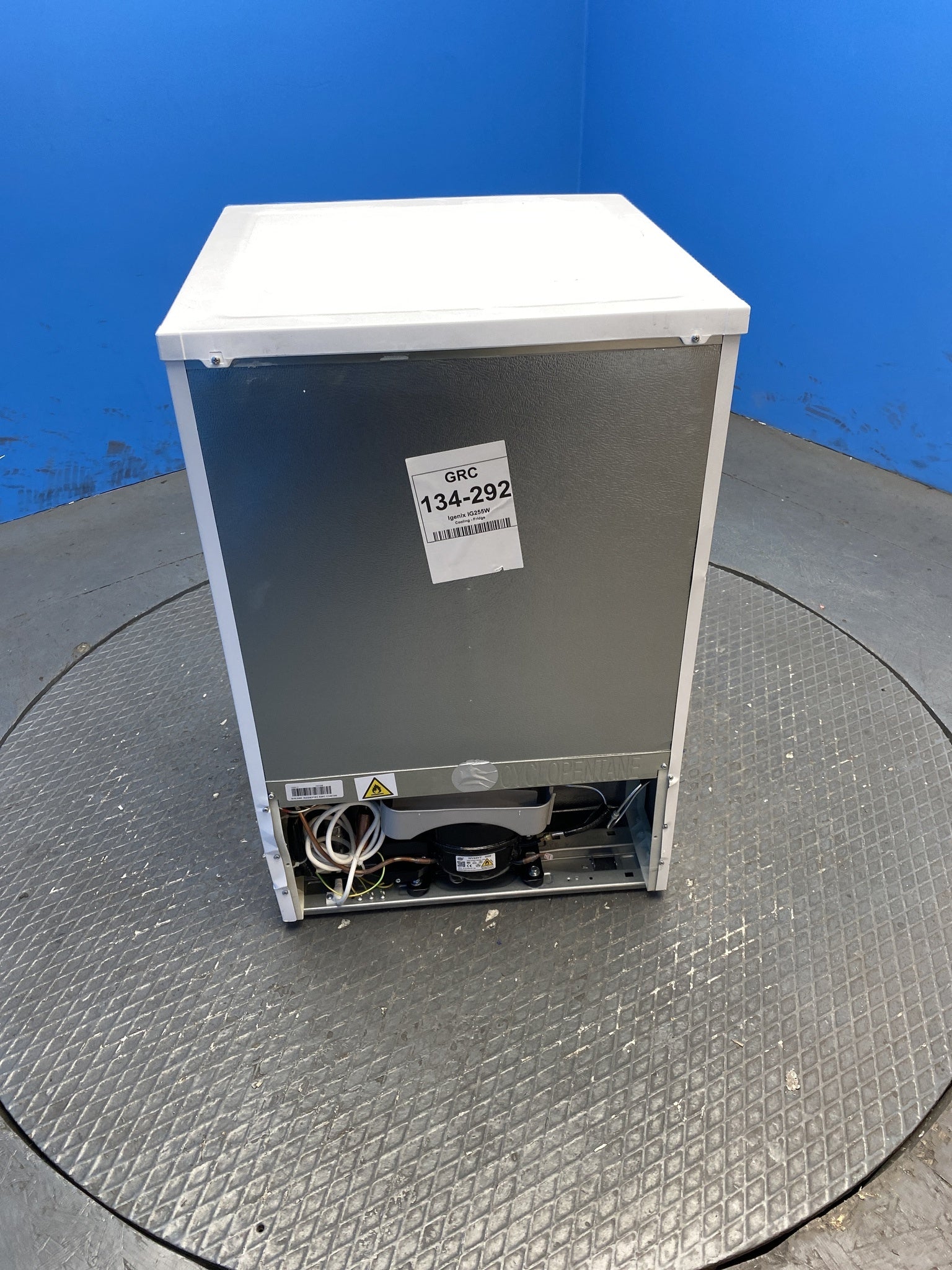 Igenix IG255W 136 Litre Under Counter Fridge