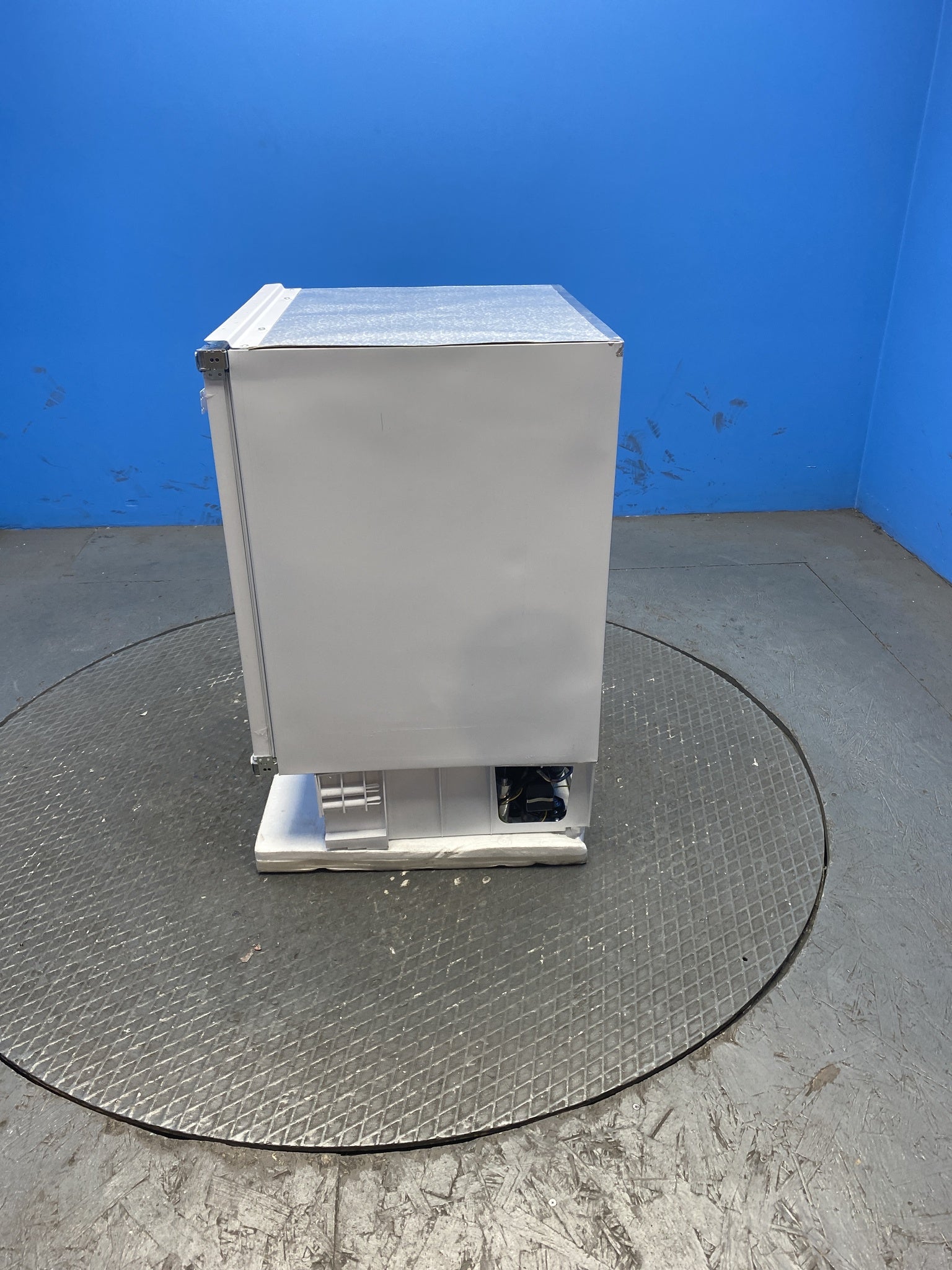 Candy CMLS68EWK Integrated 135L Under Counter Fridge