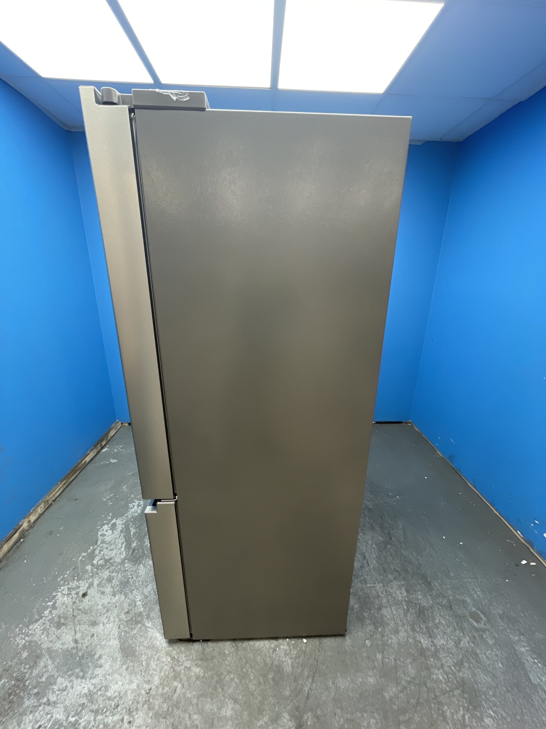 #GRC-163-160 - Hisense RF793N4SASE 612L French Door Fridge Freezer with Ice & Water